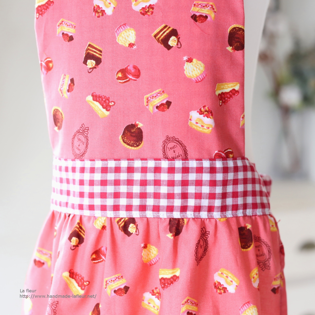 試作 100 1 キッズエプロン 三角巾セット スウィーツケーキ ピンク 女の子用ギャザーエプロン Iichi ハンドメイド クラフト作品 手仕事品の通販