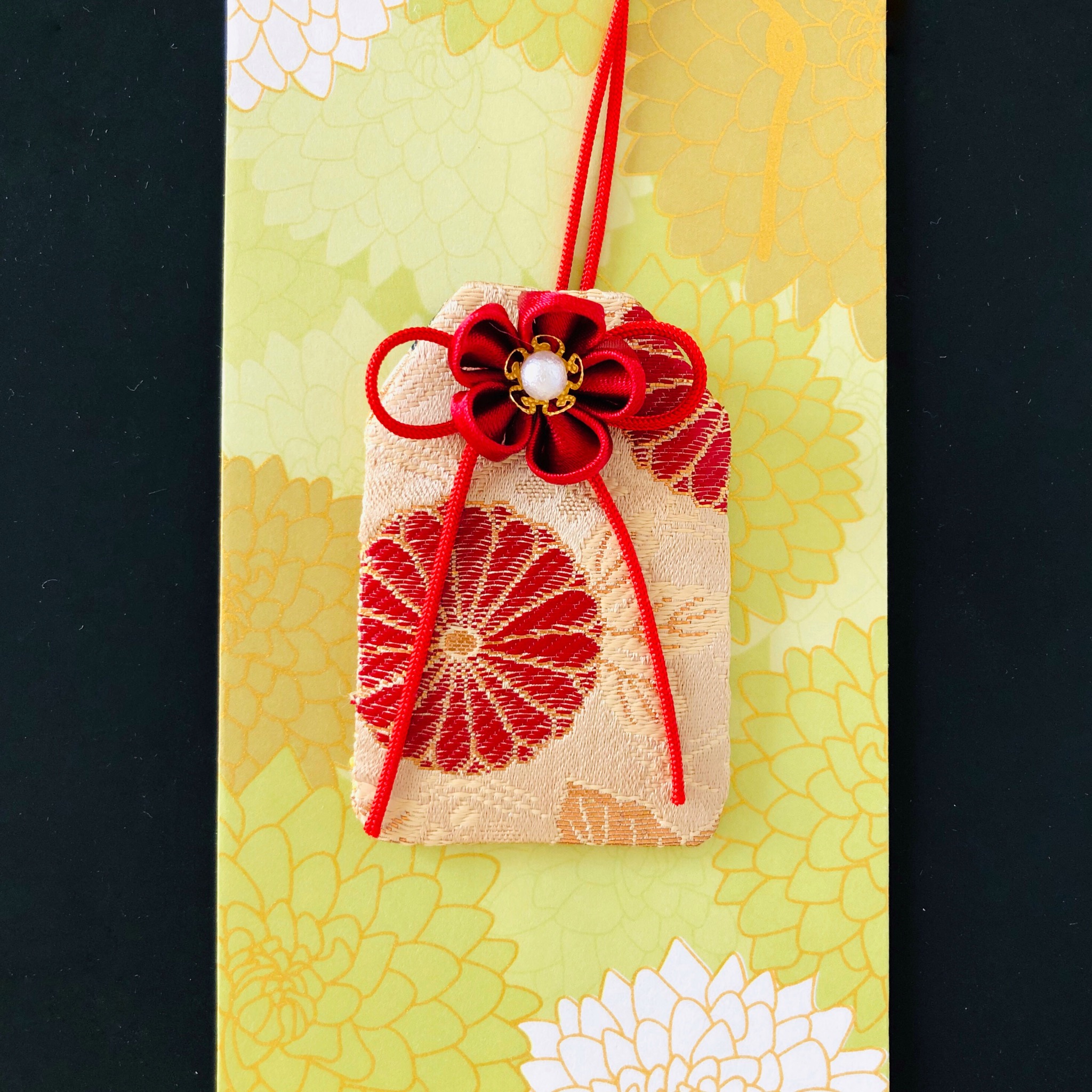 元巫女の花のお守り袋 赤円 Iichi ハンドメイド クラフト作品 手仕事品の通販 元巫女の花のお守り袋 赤円 Iichi ハンドメイド クラフト作品 手仕事品の通販