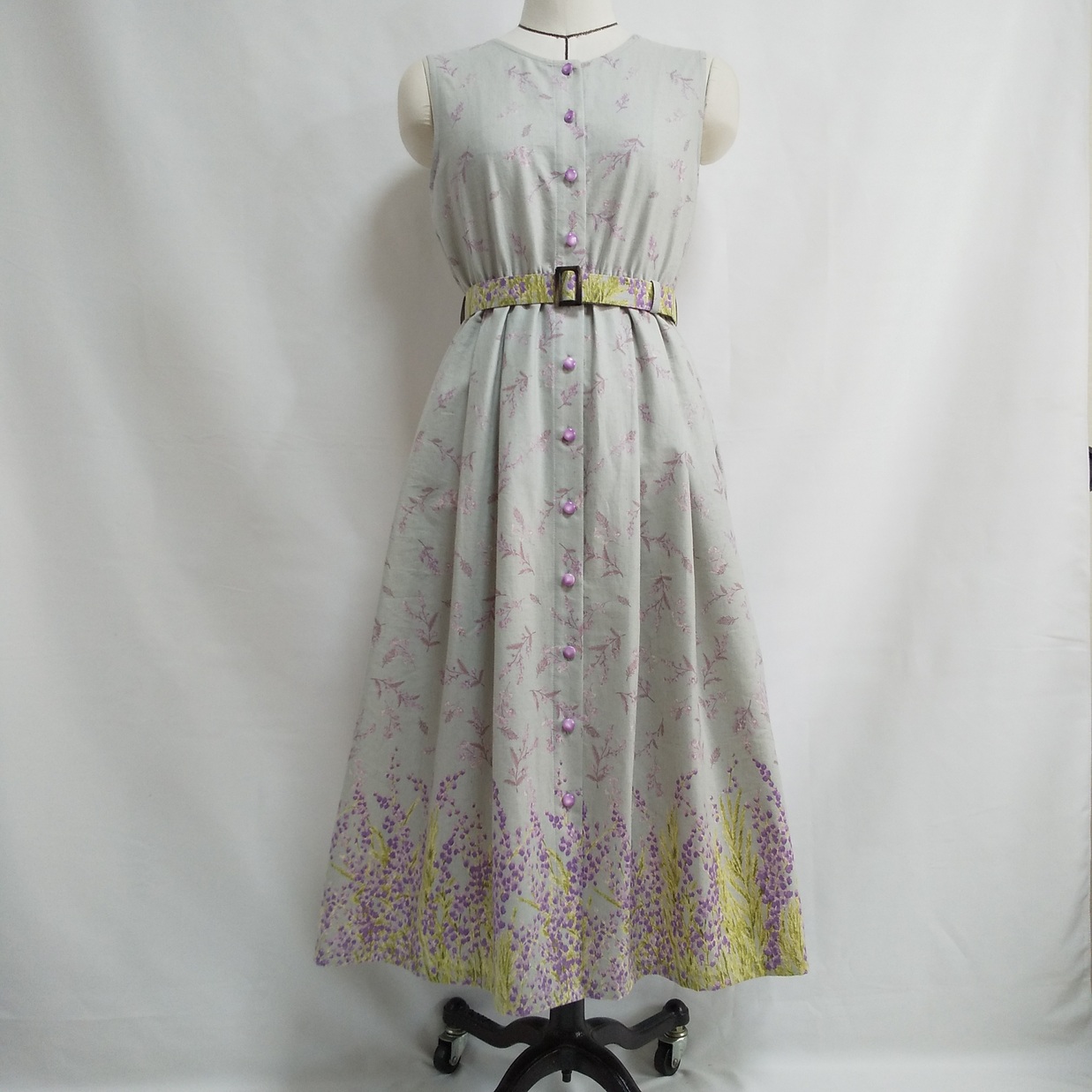 受注生産 ミモザ柄ノースリーブワンピース グレー パープル Iichi ハンドメイド クラフト作品 手仕事品の通販 受注生産 ミモザ柄ノースリーブワンピース グレー パープル Iichi ハンドメイド クラフト作品 手仕事品の通販