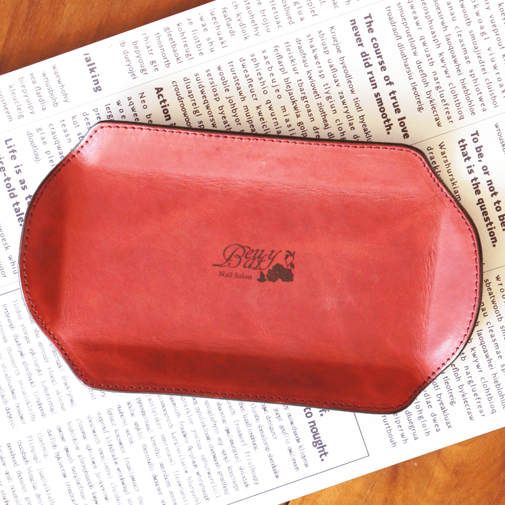 ロゴ入れ 本革キャッシュトレイ レッド Iichi ハンドメイド クラフト作品 手仕事品の通販