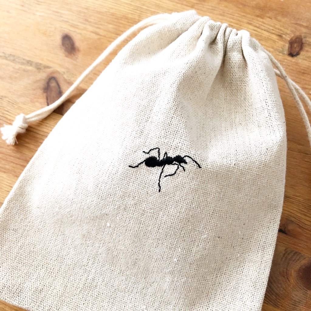 刺繍入り巾着袋 「アリ」 | iichi ハンドメイド・クラフト作品・手仕事品の通販