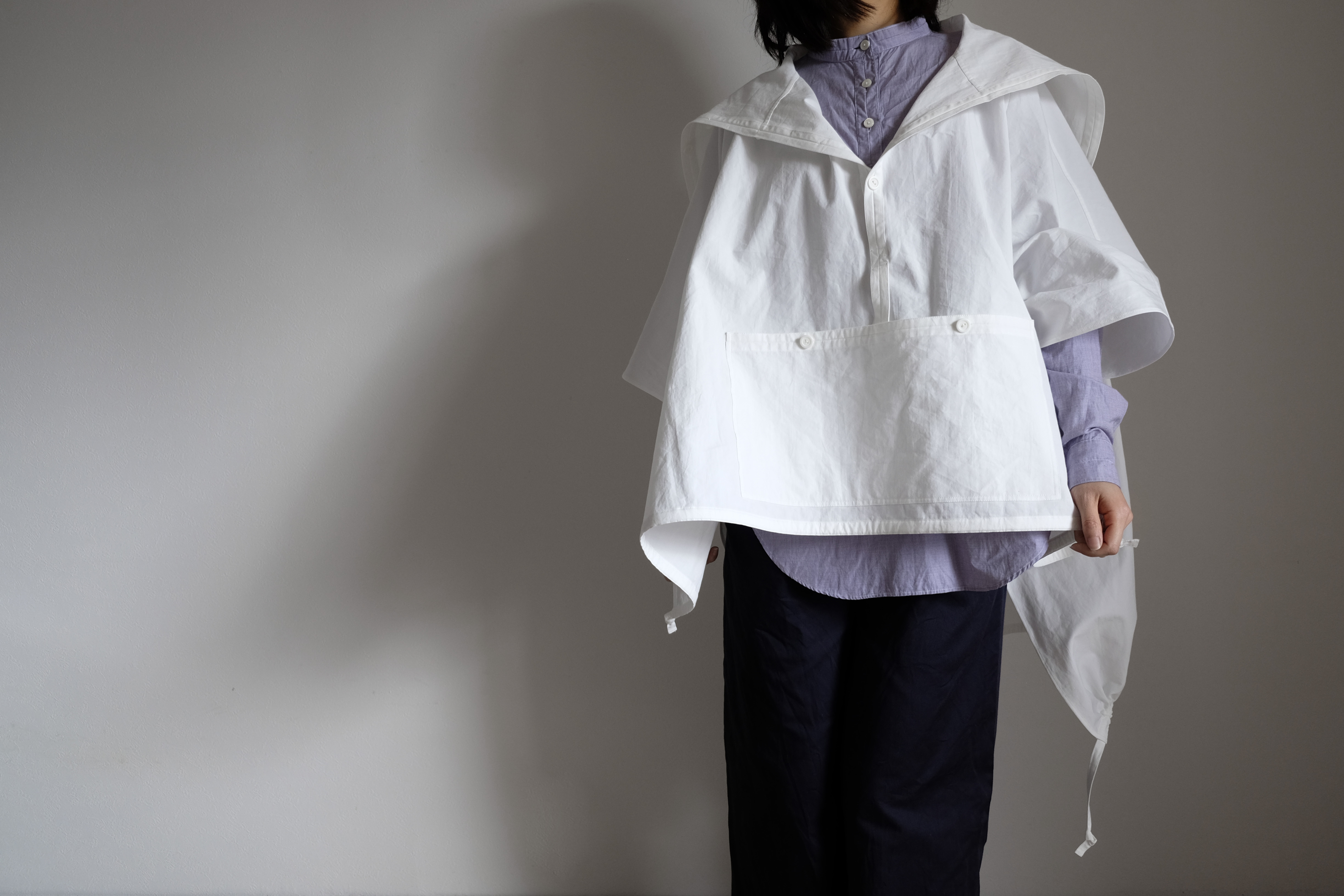 セーラーカラーのアノラックポンチョ 塩縮コットン 白 受注製作 Iichi ハンドメイド クラフト作品 手仕事品の通販