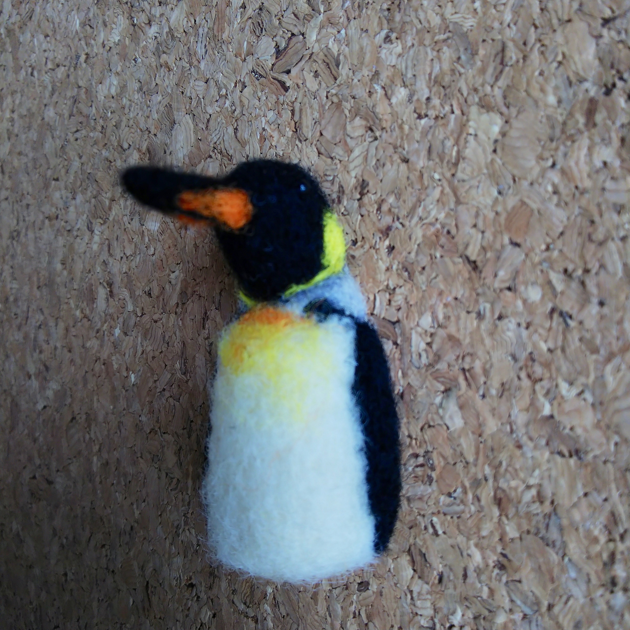 ポケットからひょっこりさんブローチ ペンギン Iichi ハンドメイド クラフト作品 手仕事品の通販