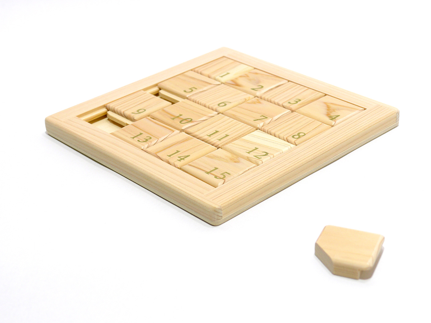 木でつくったスライドパズル Iichi ハンドメイド クラフト作品 手仕事品の通販