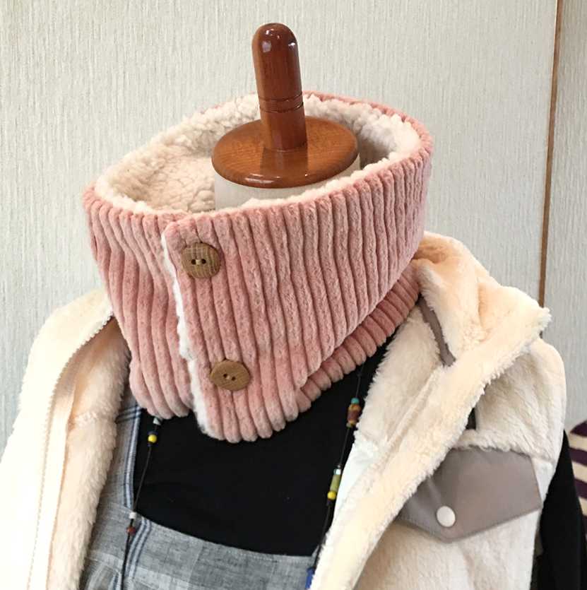 ネックウォーマー ピンク ビッグ コーデュロイ ふわもこ生地 左開き Iichi ハンドメイド クラフト作品 手仕事品の通販