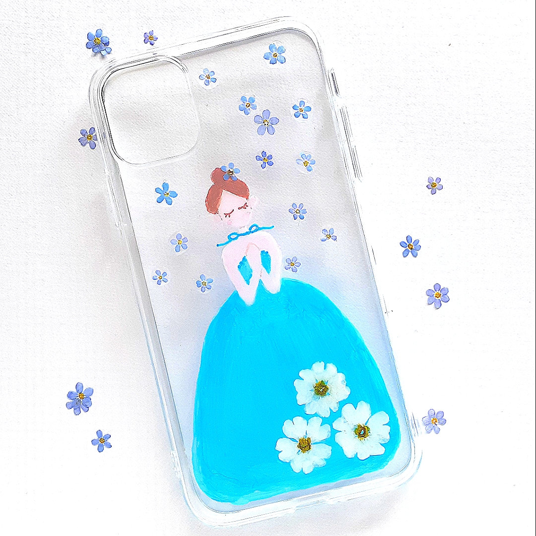 女の子 青色 イラスト 絵の具 ブルー 小花 スマホケース カバー ドレス 押し花 ドライフラワー Iphone 大人カワイイ Iichi ハンドメイド クラフト作品 手仕事品の通販