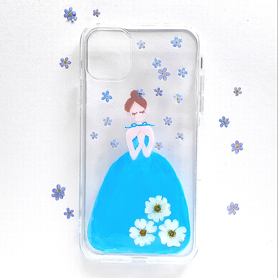 女の子 青色 イラスト 絵の具 ブルー 小花 スマホケース カバー ドレス 押し花 ドライフラワー Iphone 大人カワイイ Iichi ハンドメイド クラフト作品 手仕事品の通販