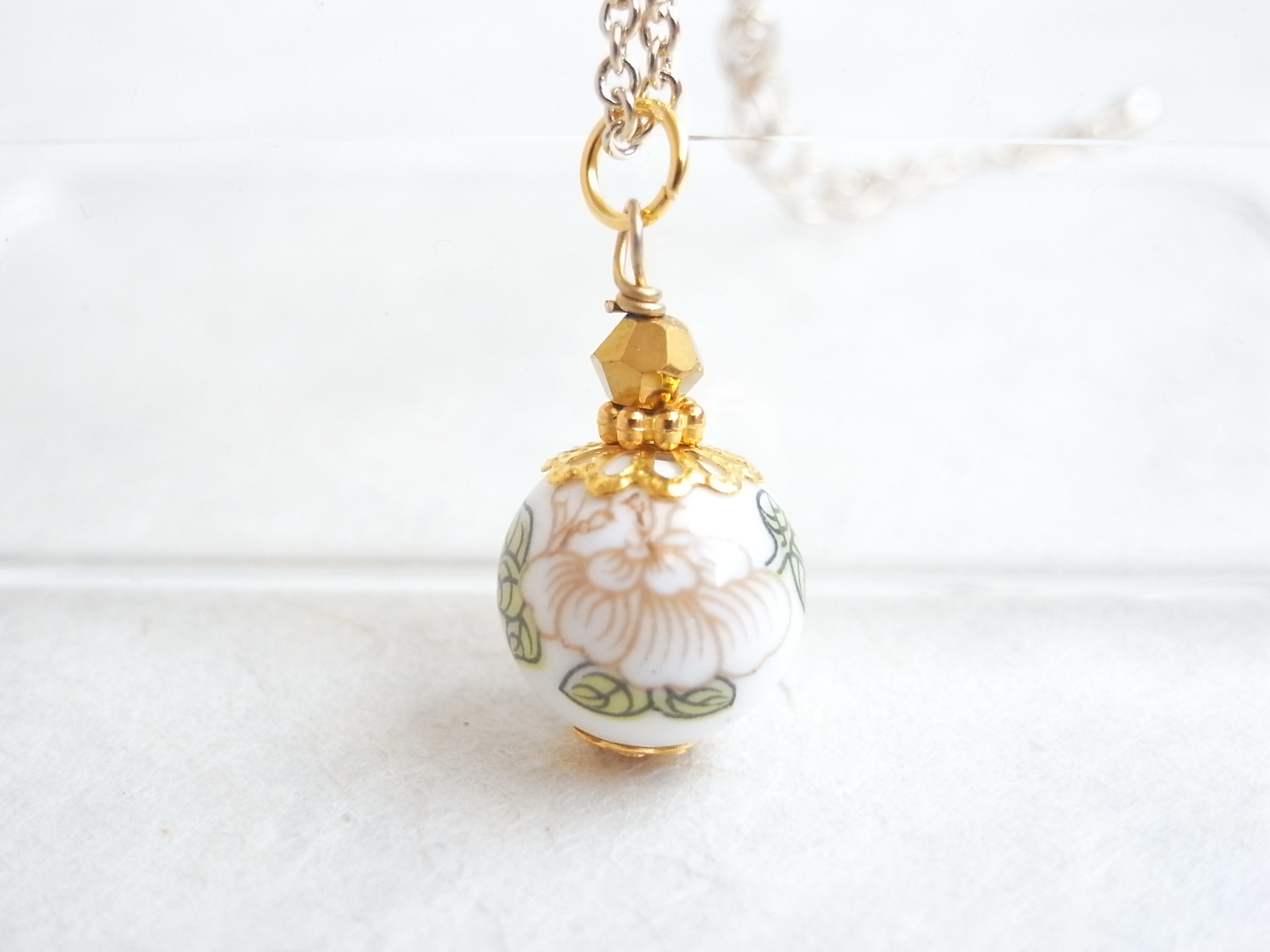 ネックレス 牡丹の花柄陶器ビーズ | iichi ハンドメイド・クラフト作品