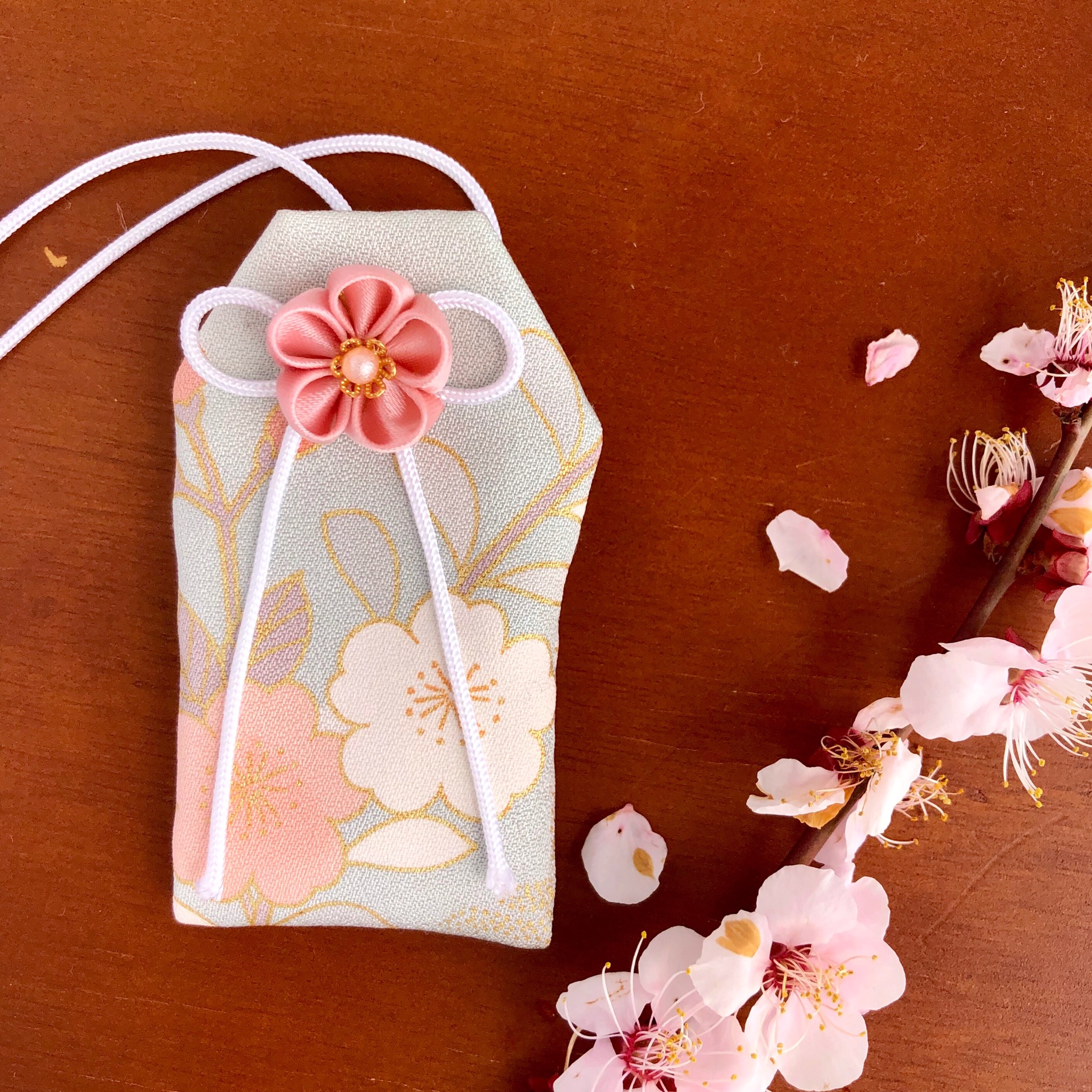 元巫女の花のお守り袋 桜 Iichi ハンドメイド クラフト作品 手仕事品の通販