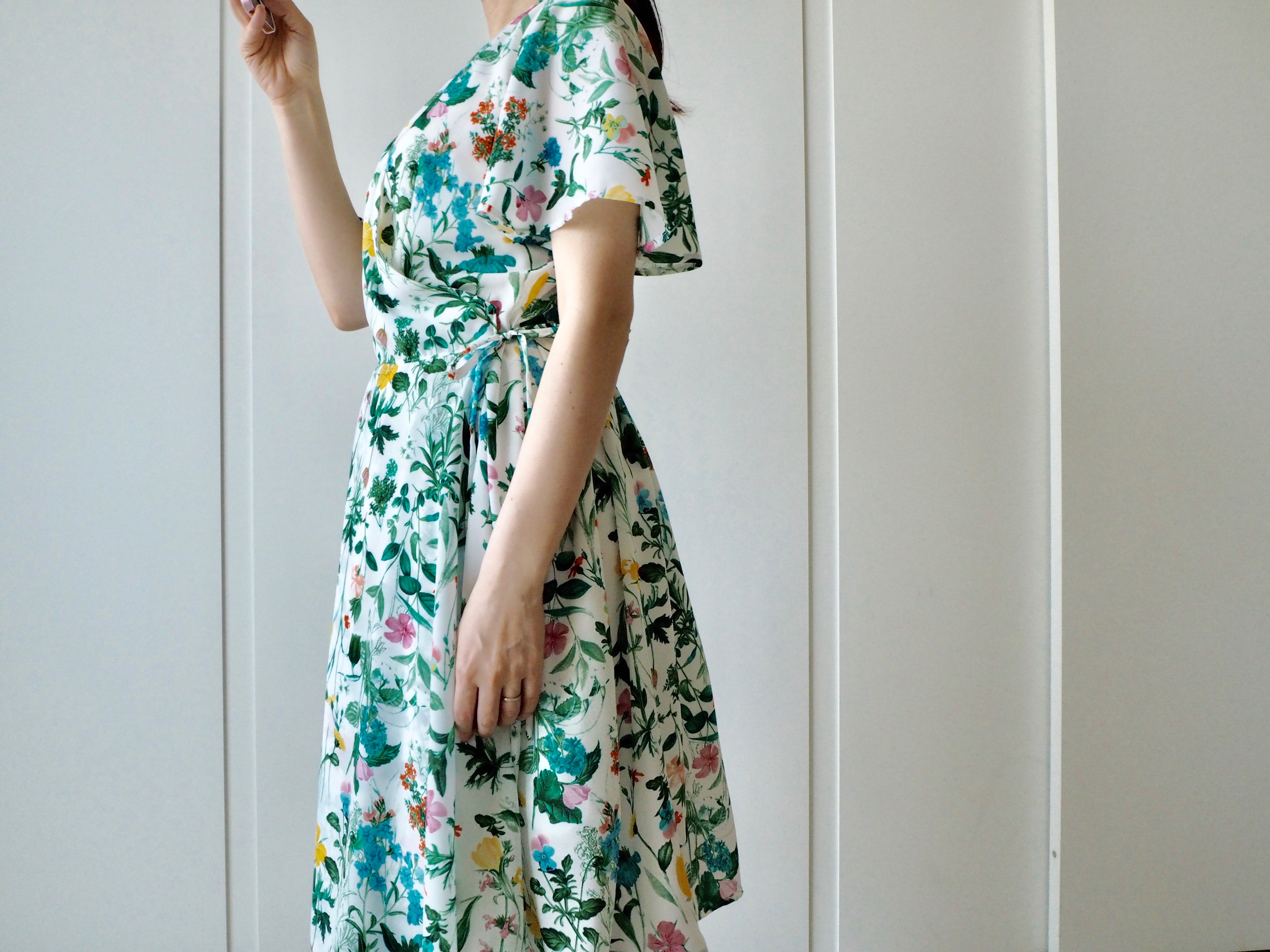 春色ふわふわ肌触りのボタニカル柄 カシュクールワンピース Iichi ハンドメイド クラフト作品 手仕事品の通販