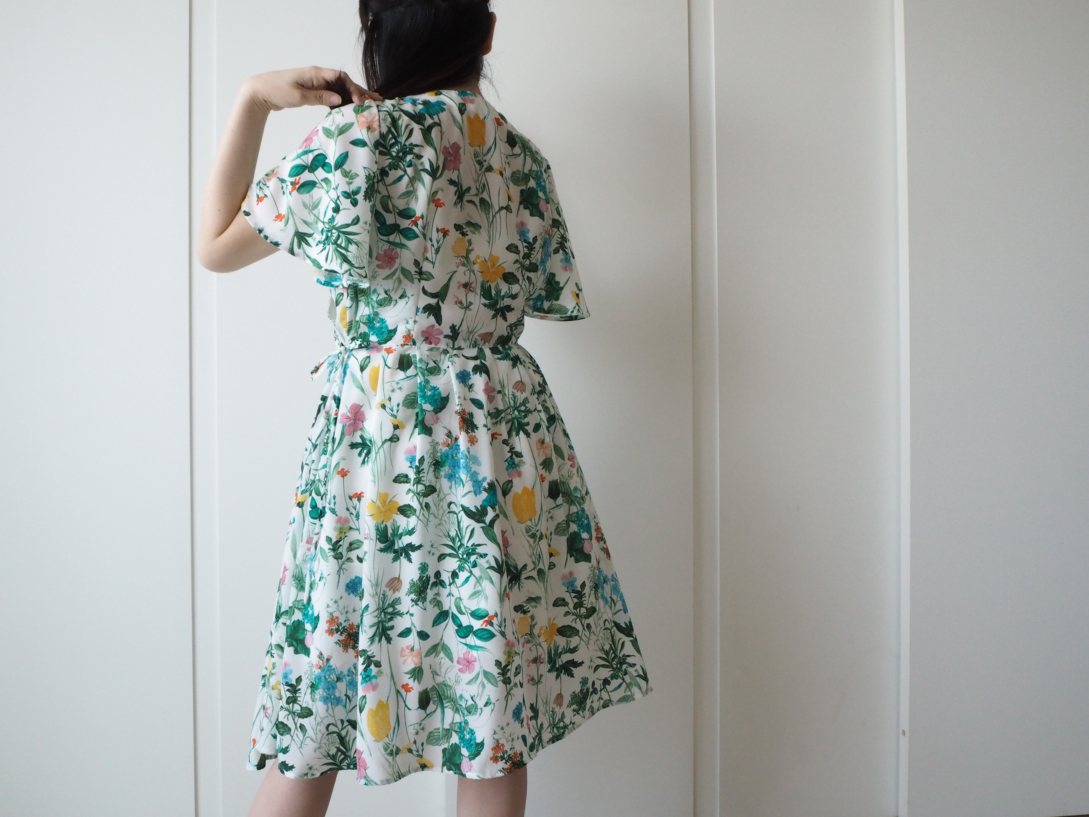 春色ふわふわ肌触りのボタニカル柄 カシュクールワンピース Iichi ハンドメイド クラフト作品 手仕事品の通販