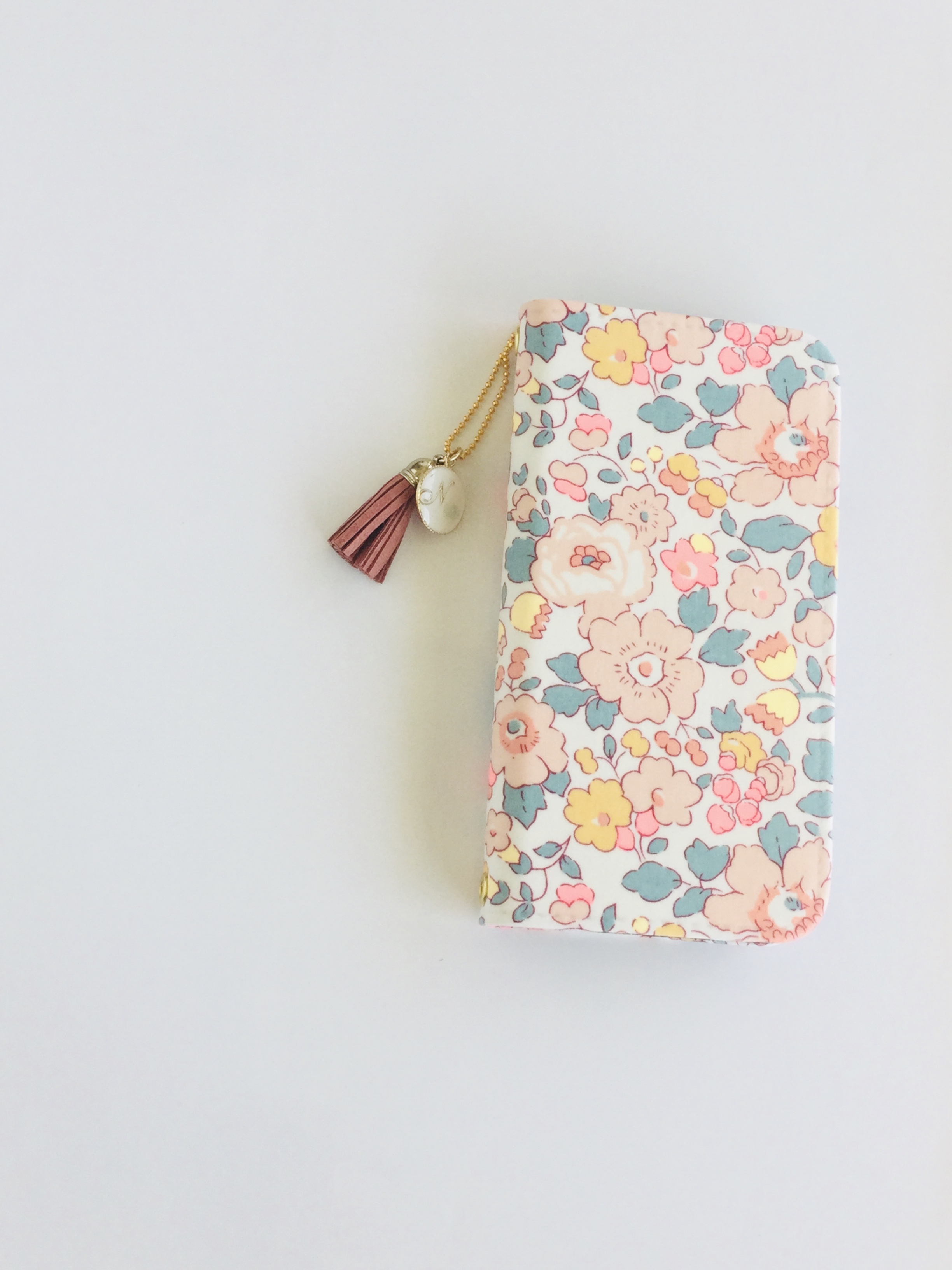 他機種 製作可 リバティ Iphone7 8 Se2 ケース バーバパパ イニシャル 誕生石ストラップ付 Iphone13 Iichi ハンドメイド クラフト作品 手仕事品の通販