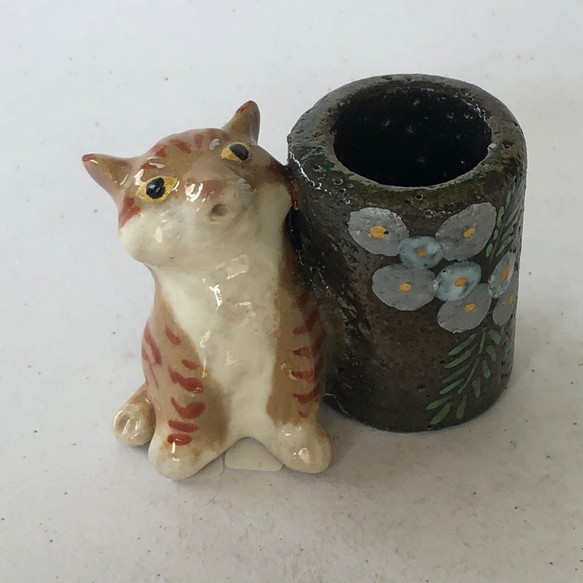 陶のスタンド びっくり顔のトラ猫 Iichi ハンドメイド クラフト作品 手仕事品の通販