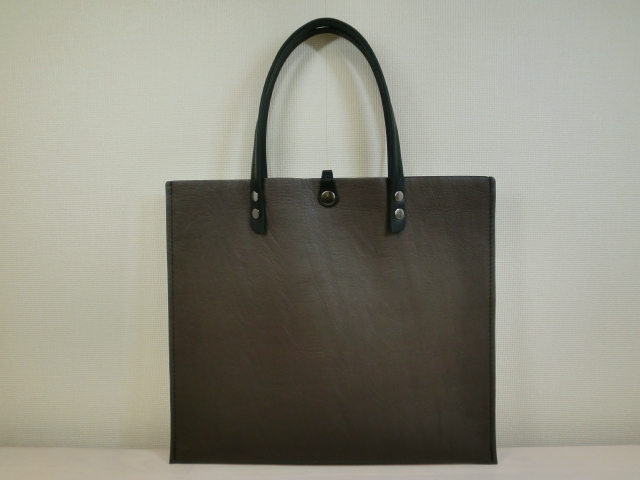 牛革 フルフラット 一枚革のミニトート ウォッシャブルレザー 0172 Iichi ハンドメイド クラフト作品 手仕事品の通販