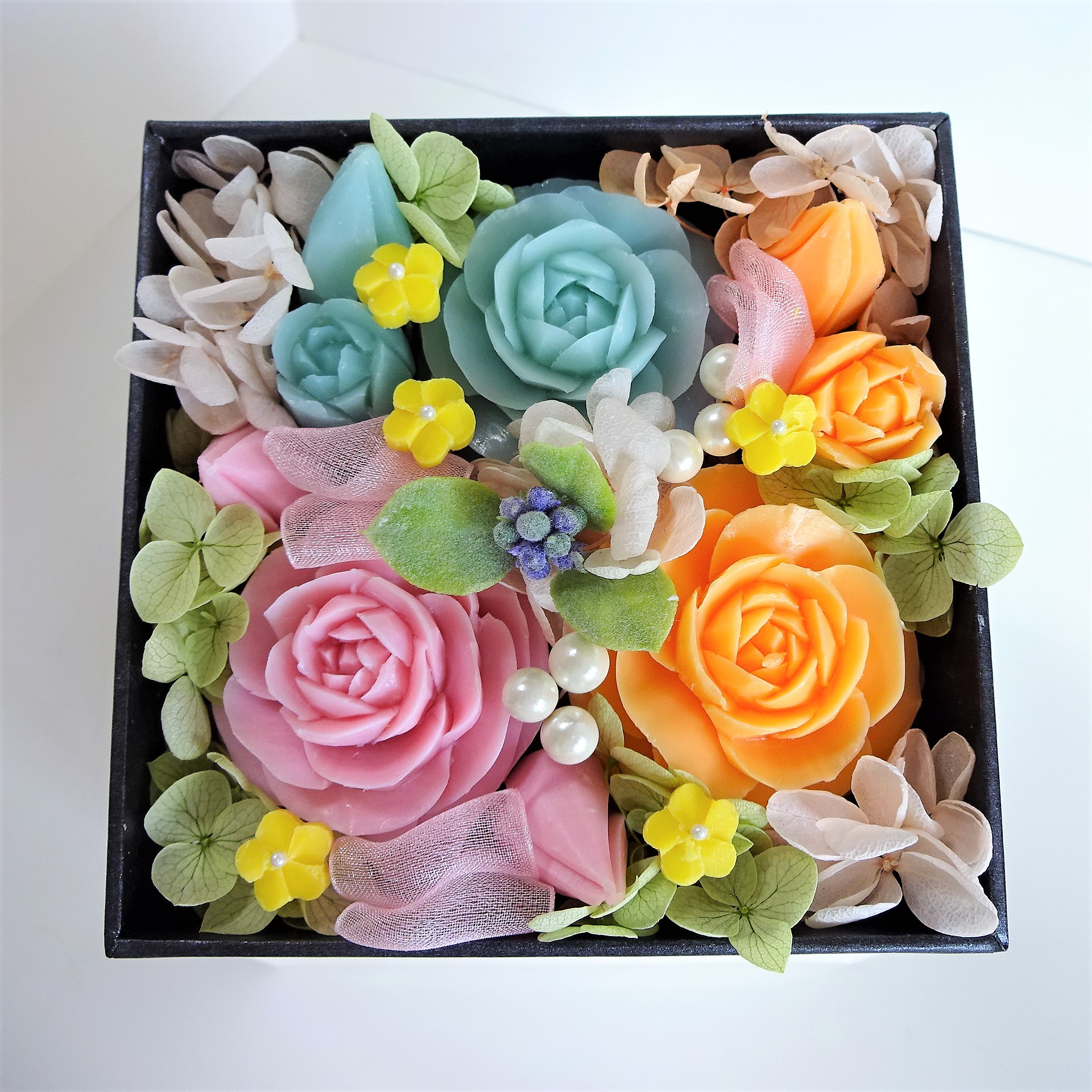 石鹸彫刻 香る花のボックスアレンジメント ブルー Iichi ハンドメイド クラフト作品 手仕事品の通販