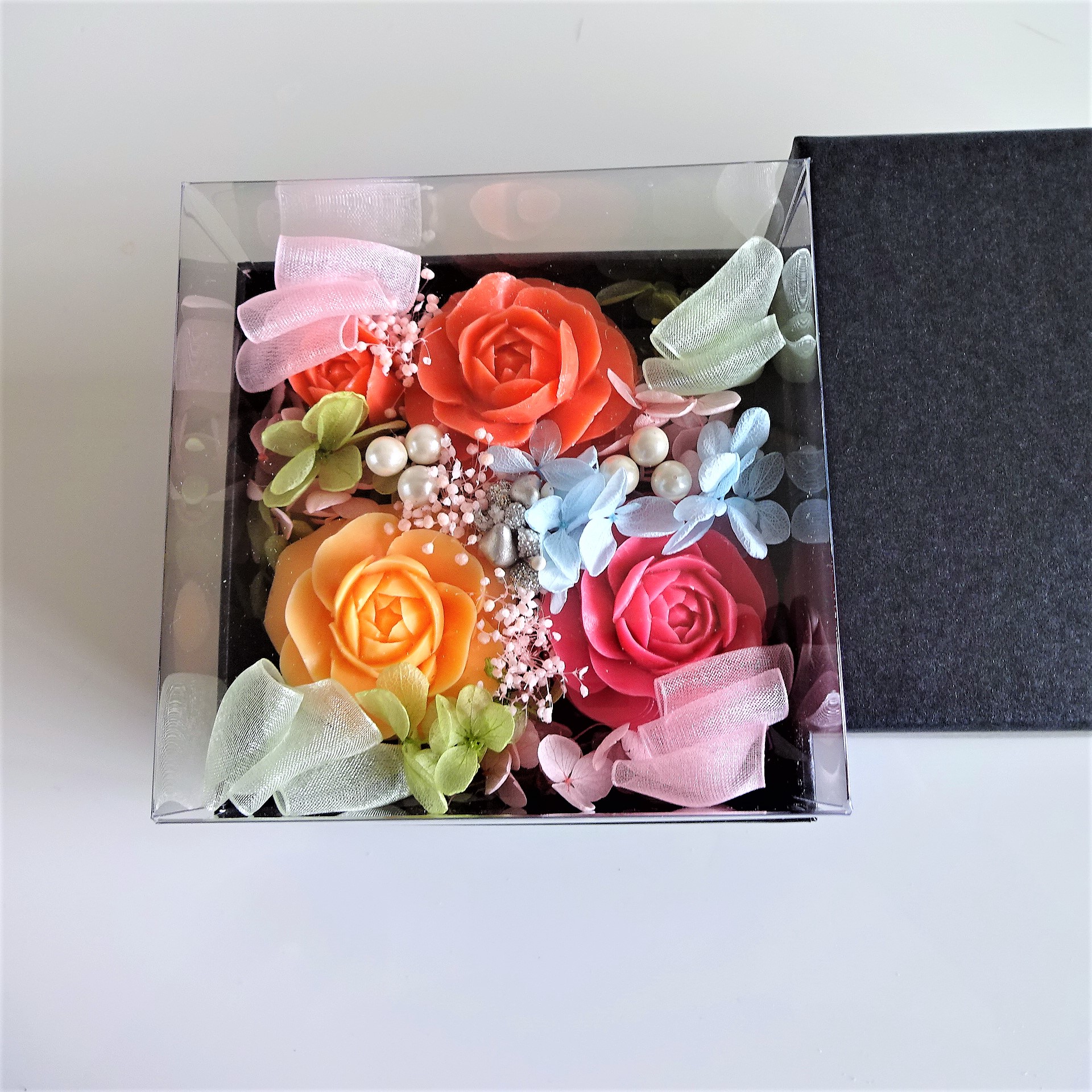 石鹸彫刻 香る花のボックスアレンジメント ピンク Iichi ハンドメイド クラフト作品 手仕事品の通販