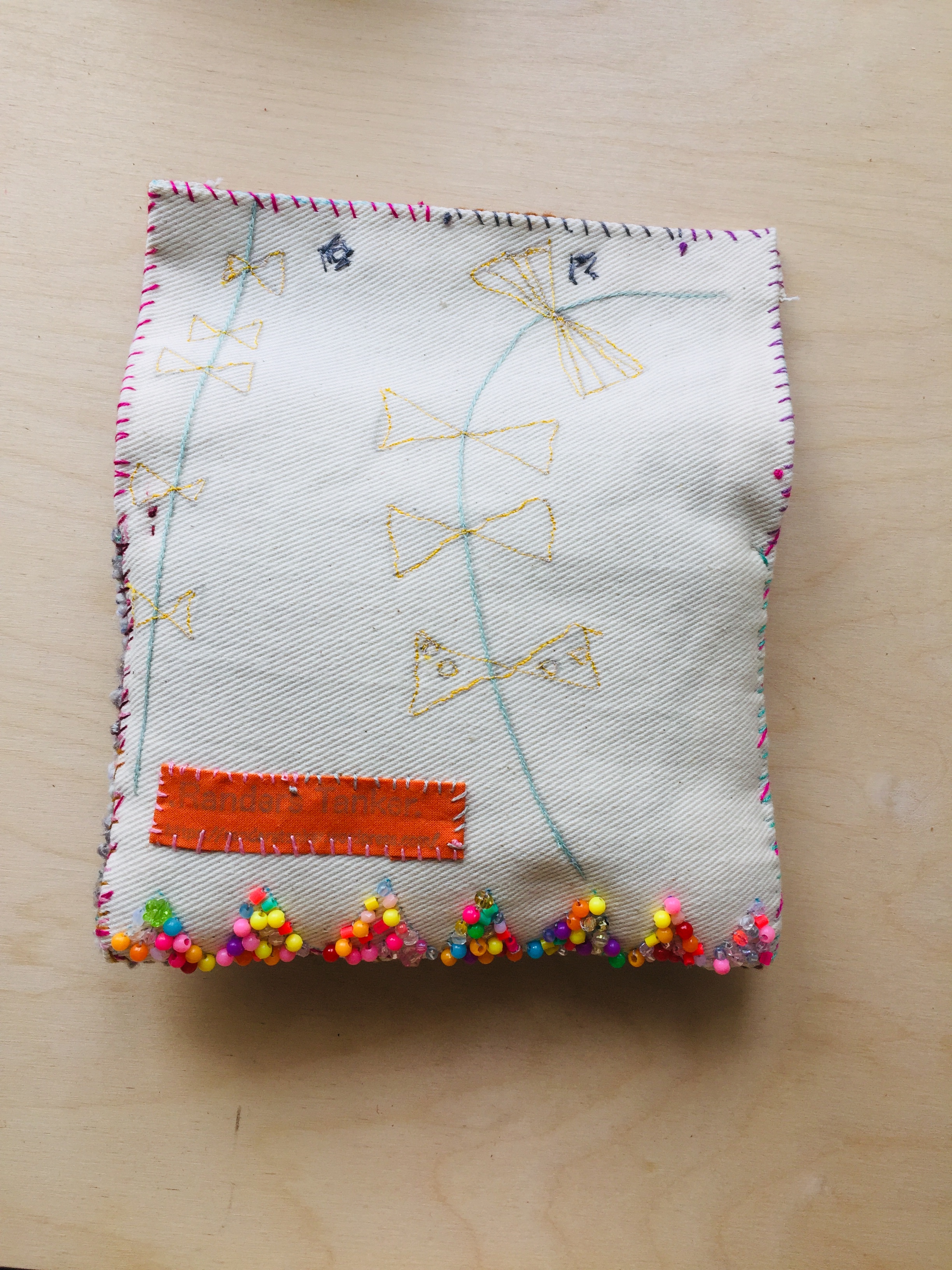 1045 中財布 ハンドメイド 手縫い 刺繍 ビーズ Iichi ハンドメイド クラフト作品 手仕事品の通販