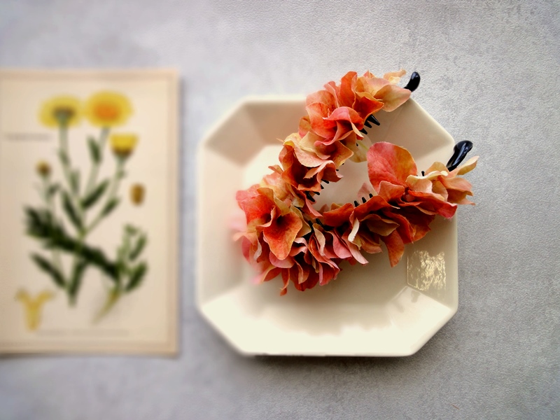 紫陽花のバナナクリップ 水彩画トーン 紫陽花 オレンジ Iichi ハンドメイド クラフト作品 手仕事品の通販