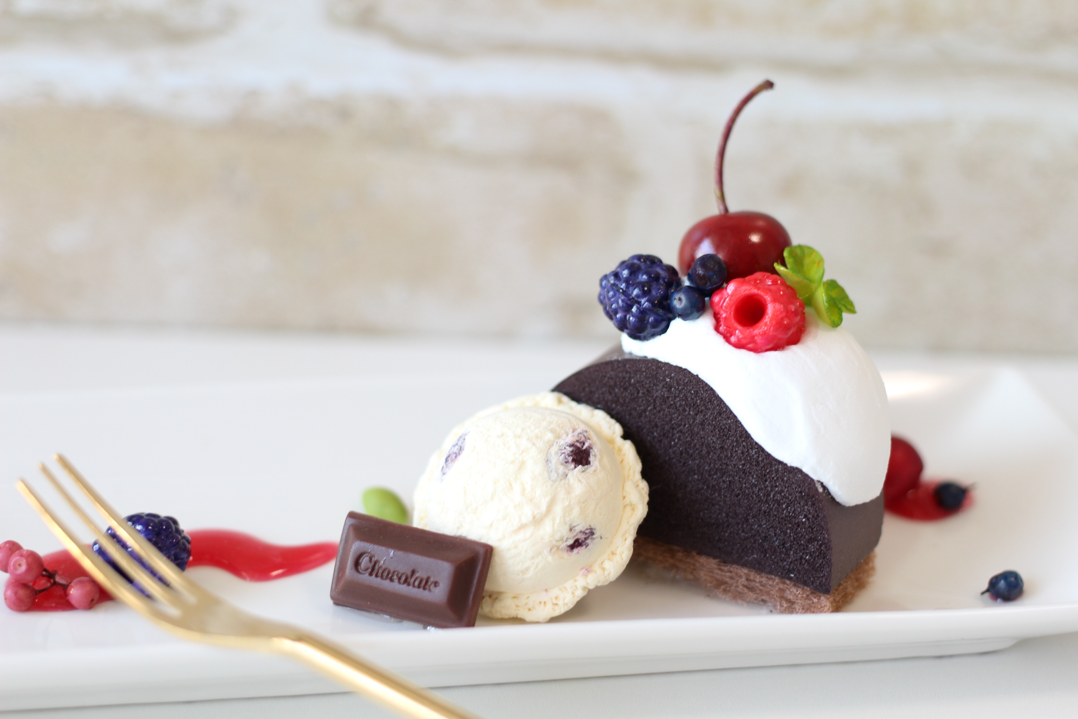 チョコレートムースケーキとラムレーズンアイスのデザートプレート 送料無料 Iichi ハンドメイド クラフト作品 手仕事品の通販