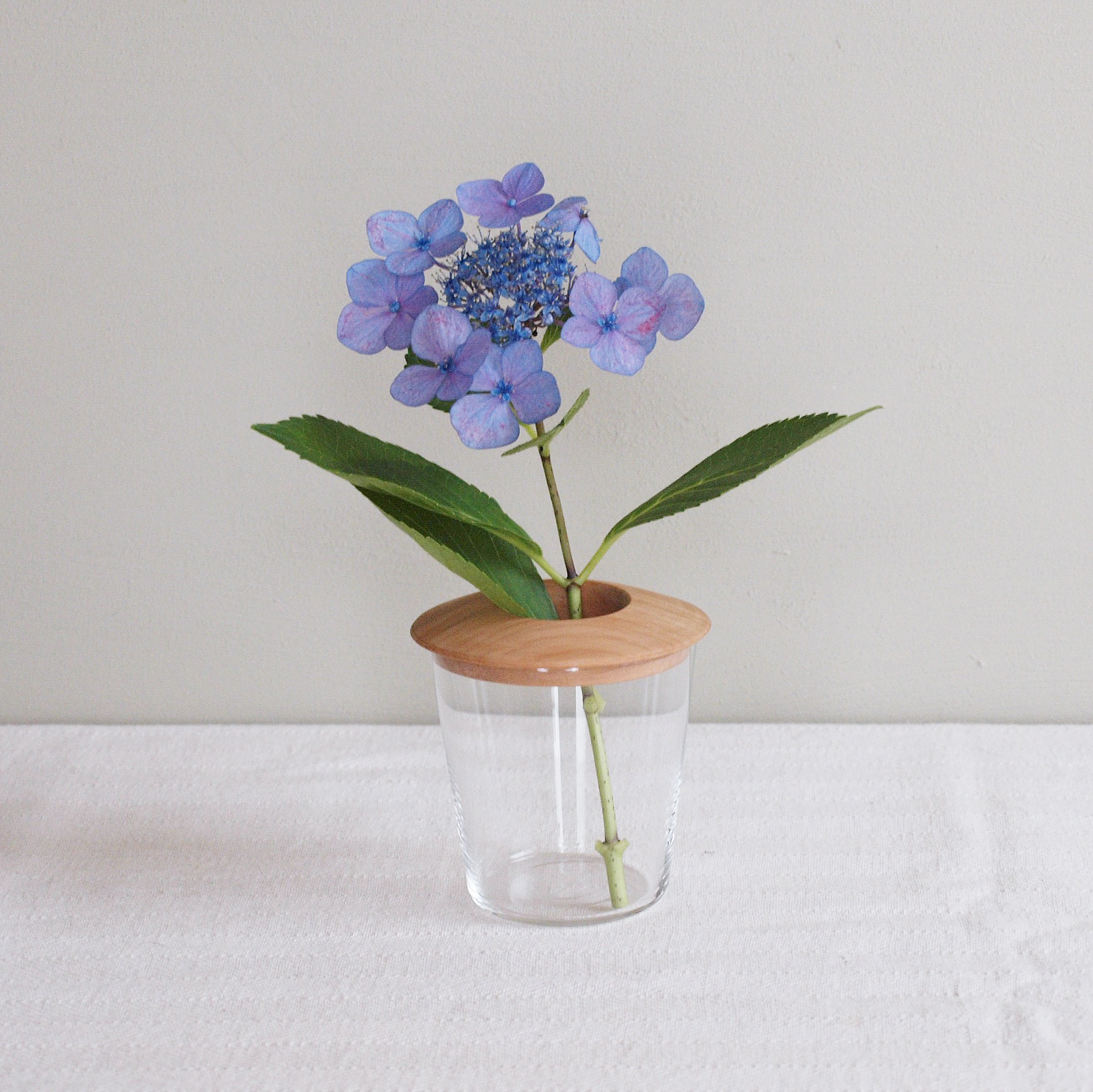 木とガラスの花入れ 楢材10 一輪挿し 1点での販売です Iichi ハンドメイド クラフト作品 手仕事品の通販