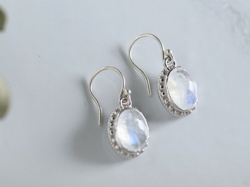 虹色レインボームーンストーン 天然石ピアス 受注製作 Iichi ハンドメイド クラフト作品 手仕事品の通販