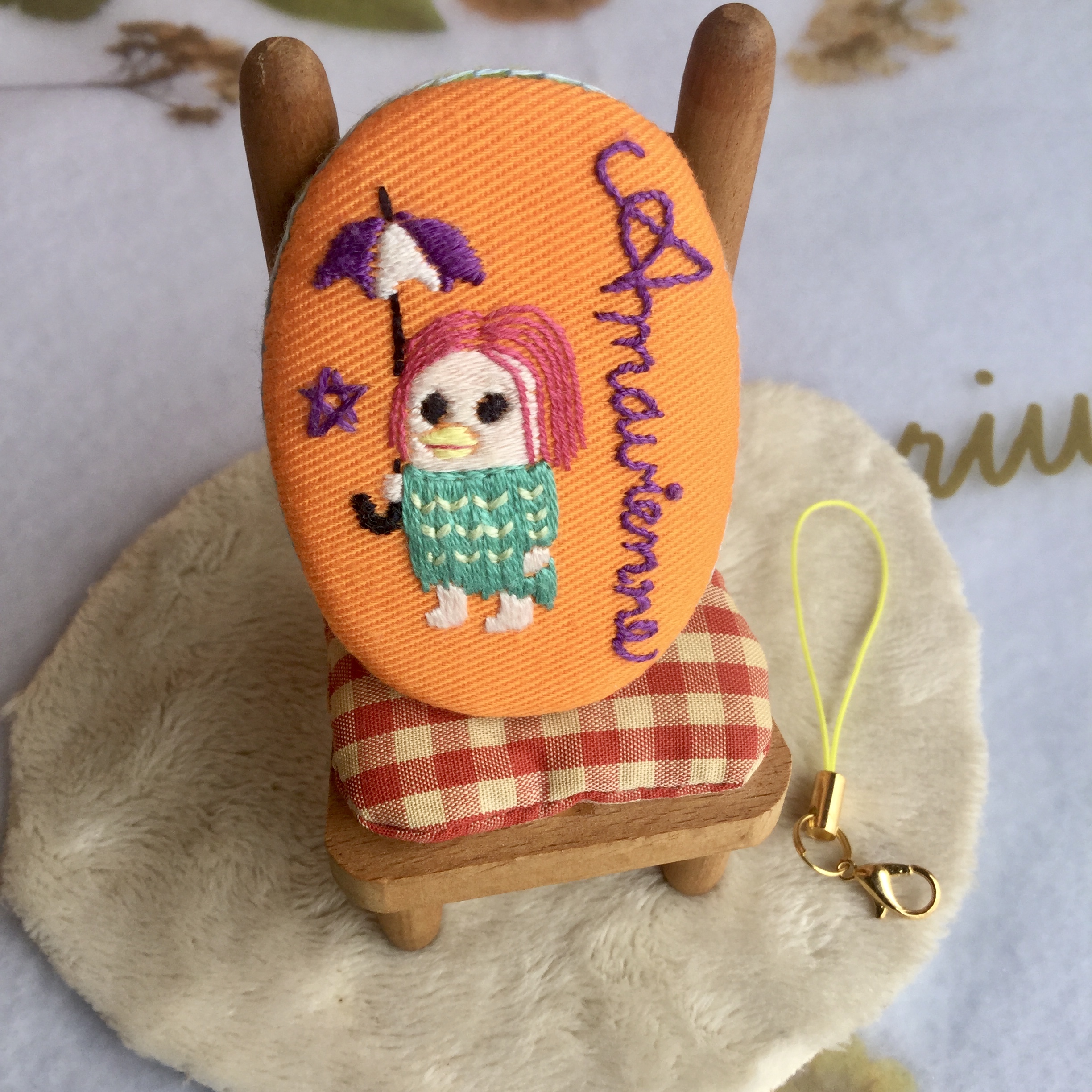 手刺繍ブローチ チャーム アマビエンヌex 疫病退散祈願 アマビエさま Iichi ハンドメイド クラフト作品 手仕事品の通販