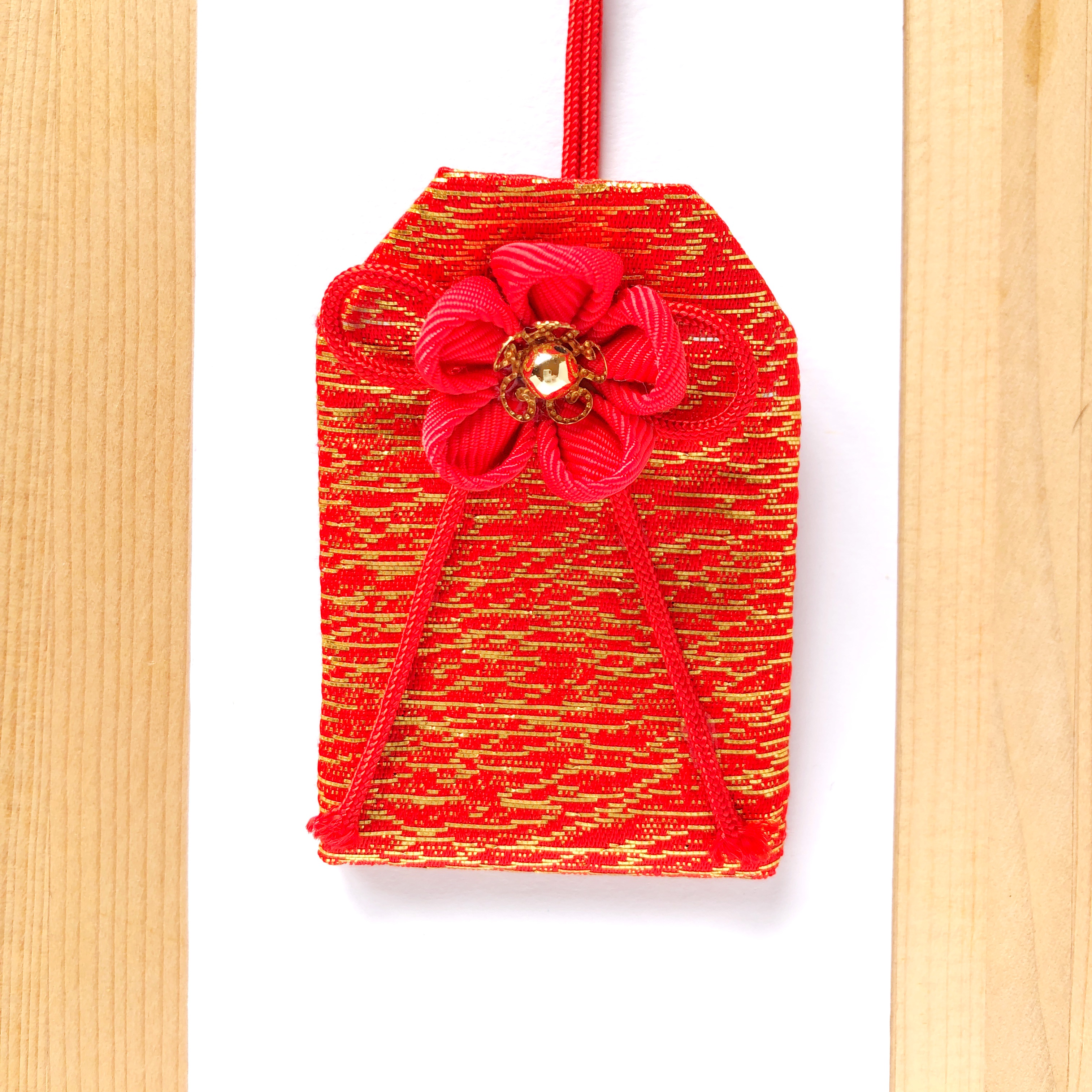 アマビエのイラスト入り金襴お守り袋 元巫女の花のお守り袋 Iichi ハンドメイド クラフト作品 手仕事品の通販