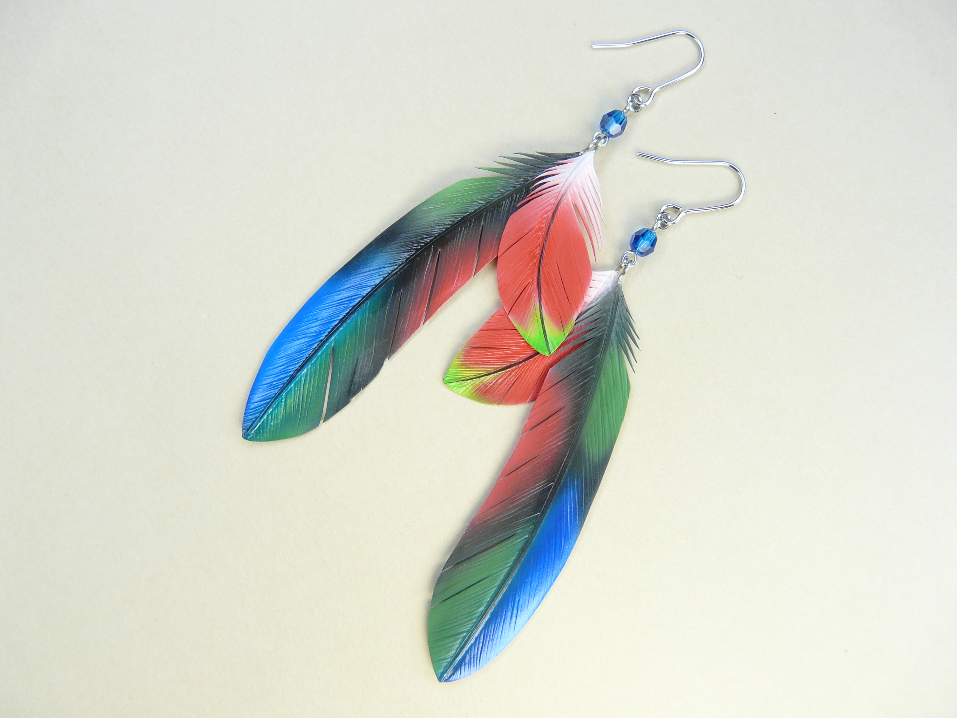 粘土の羽根飾り アケボノインコ ピアス イヤリング Un中 大 Iichi ハンドメイド クラフト作品 手仕事品の通販