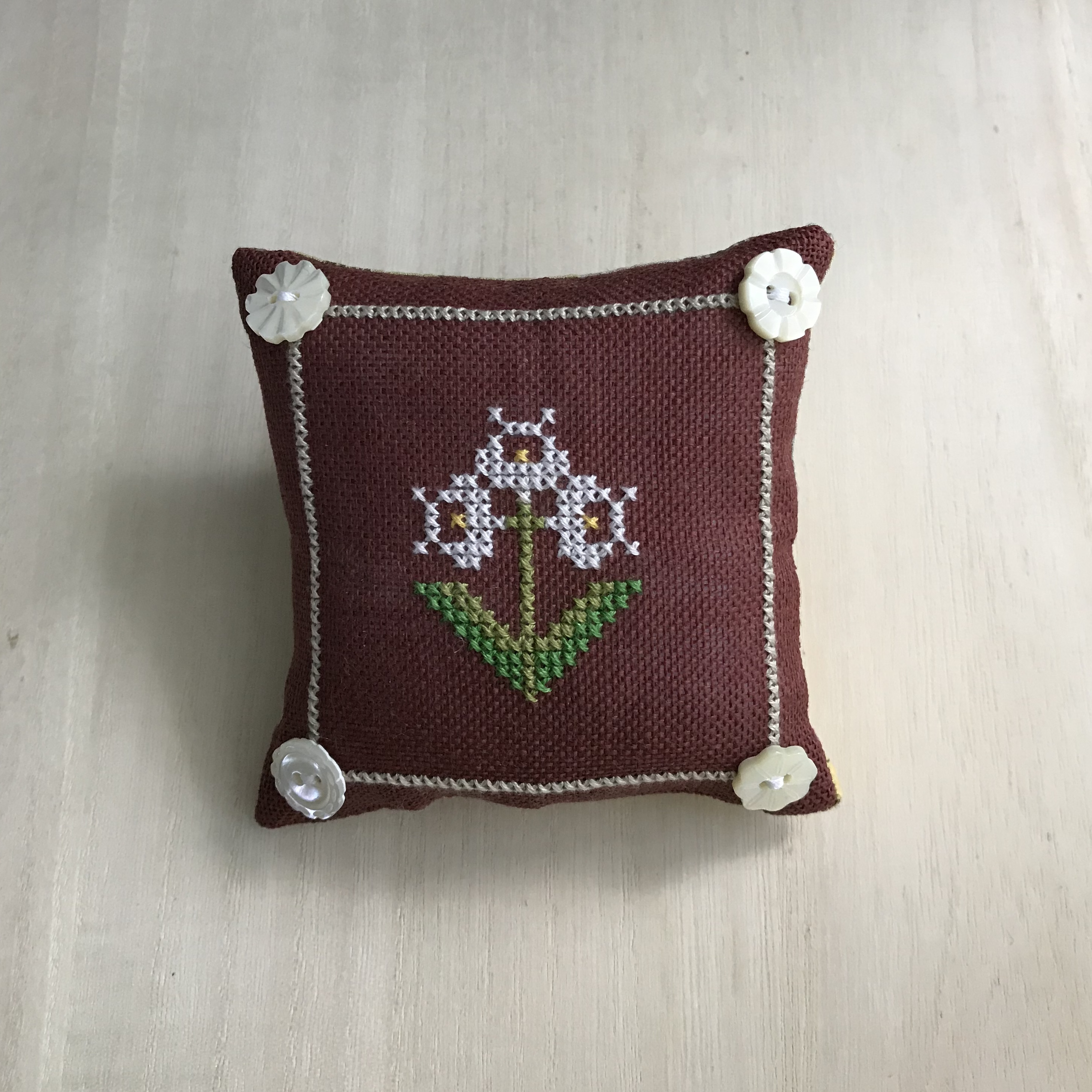 ピンクッション スズラン Iichi ハンドメイド クラフト作品 手仕事品の通販