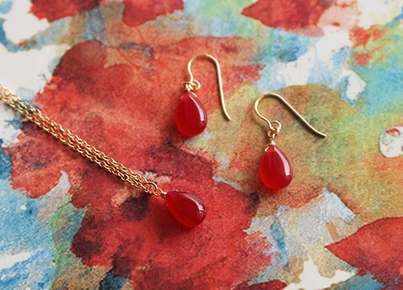 送料無料 ギフトにおすすめ レッドカラージェードのピアスとネックレスのセット K14gf Iichi ハンドメイド クラフト作品 手仕事品の通販