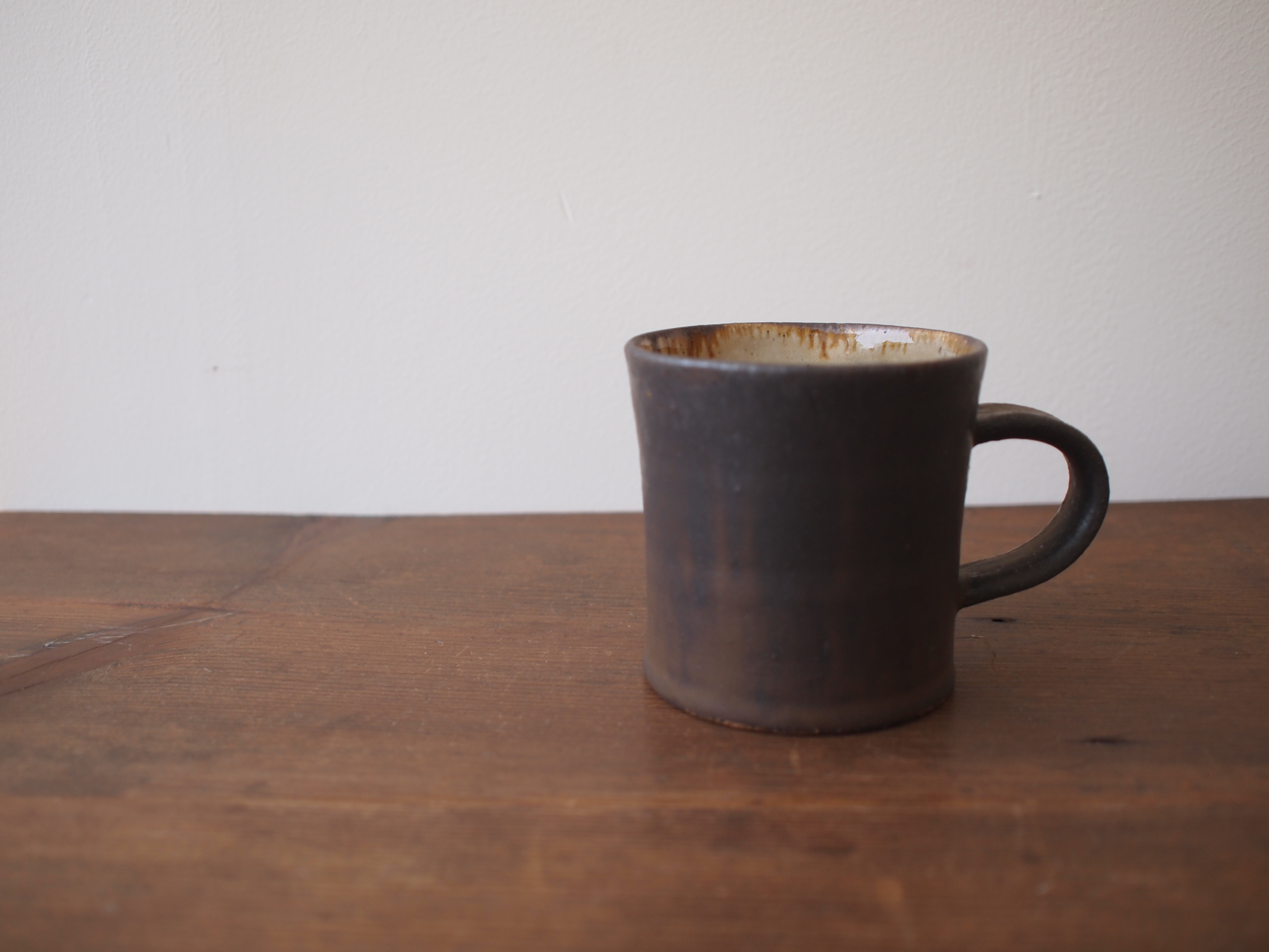 黒釉マグカップ 縦長 Iichi ハンドメイド クラフト作品 手仕事品の通販