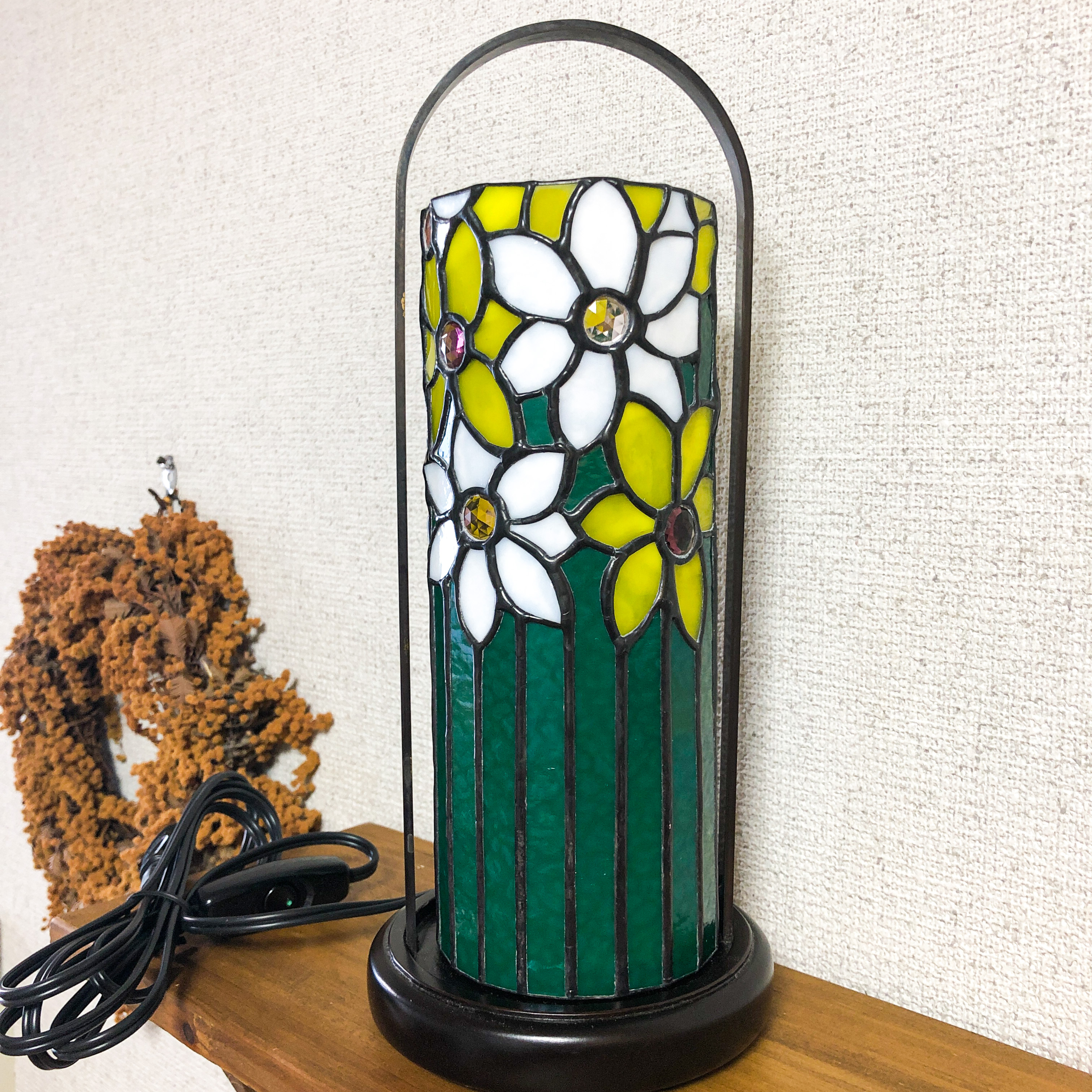 ステンドグラス 水仙のランプ アンティーク 花柄 Iichi ハンドメイド クラフト作品 手仕事品の通販