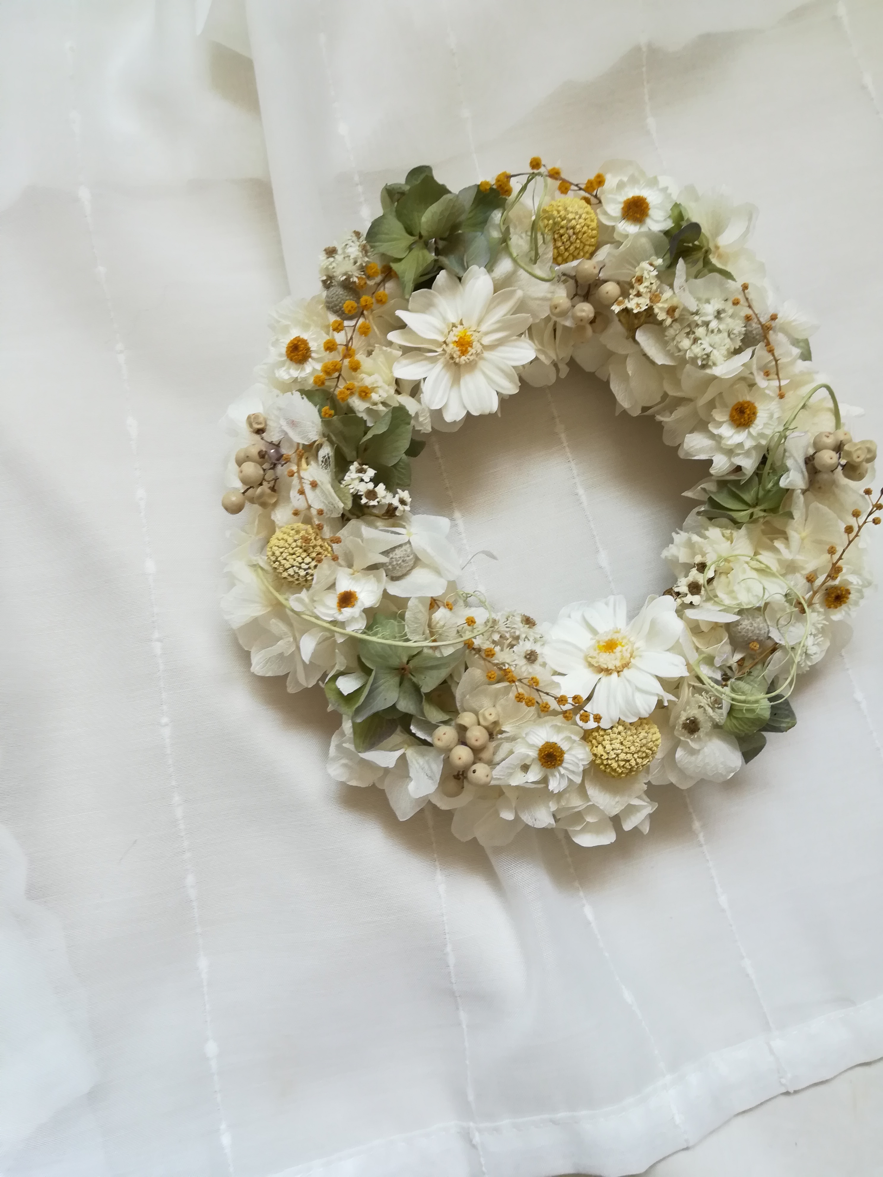 ジニアと花かんざしの白のwreath Iichi ハンドメイド クラフト作品 手仕事品の通販