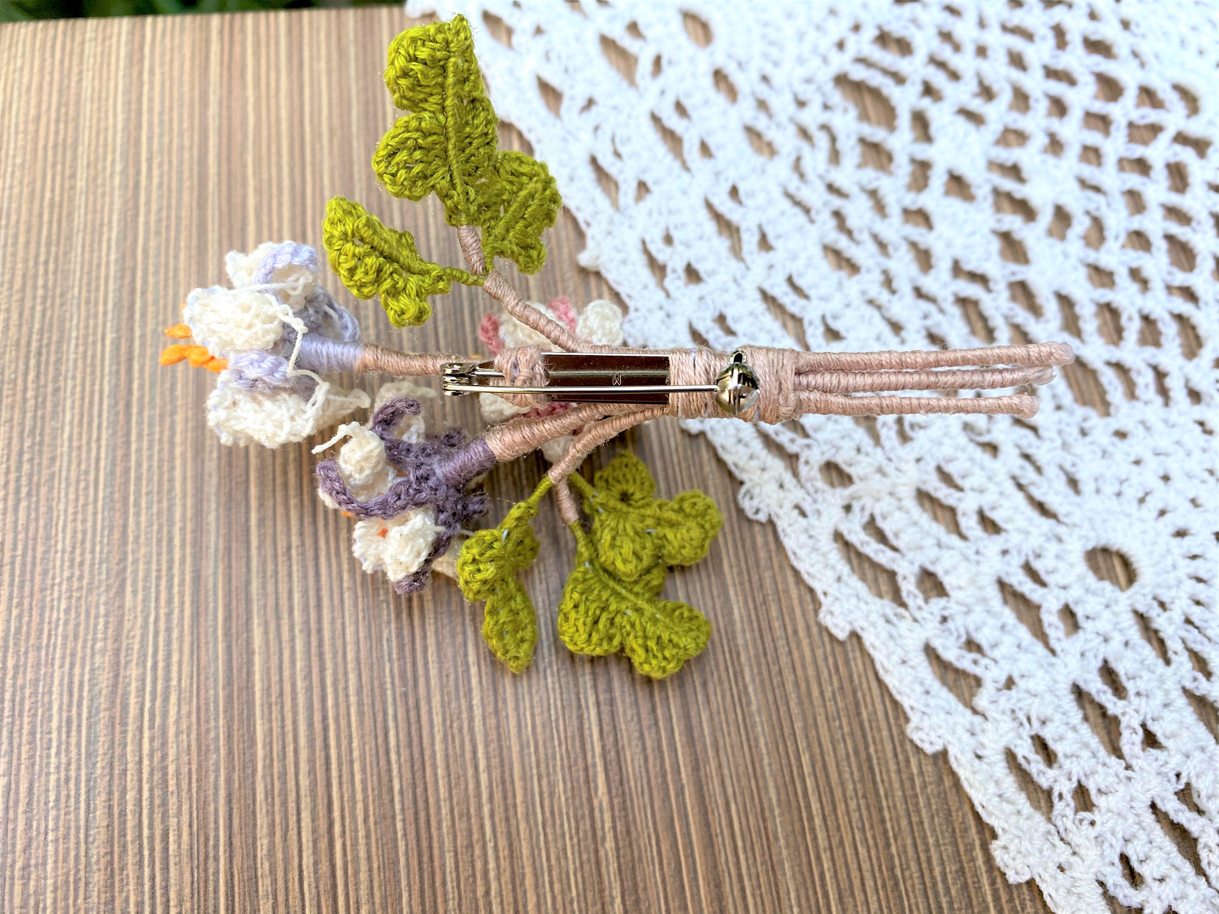レースかぎ針編み オダマキのミニフラワー小さい花のブローチ コサージュ Iichi ハンドメイド クラフト作品 手仕事品の通販