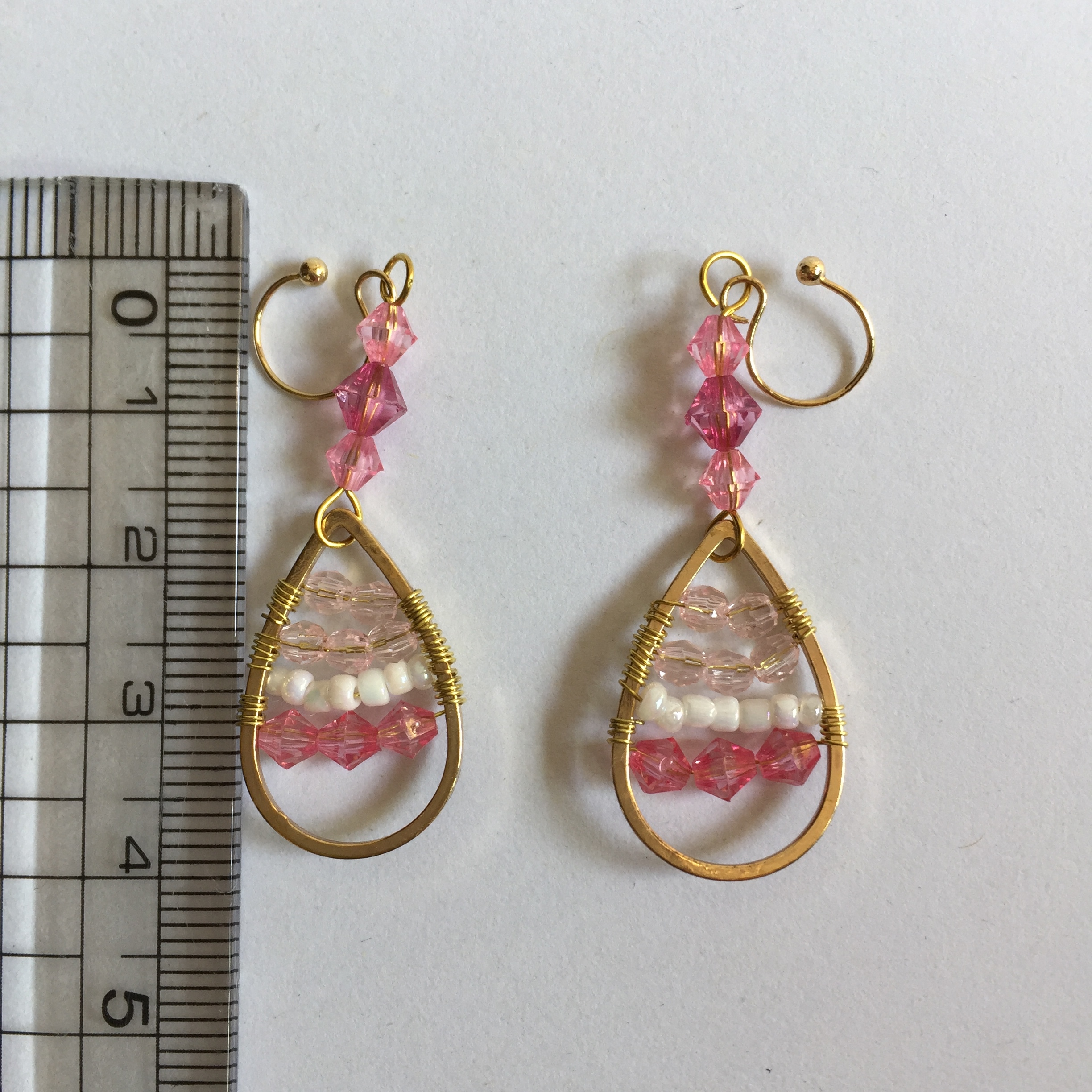 しずくドロップワイヤーラッピングイヤリングピンク Iichi ハンドメイド クラフト作品 手仕事品の通販