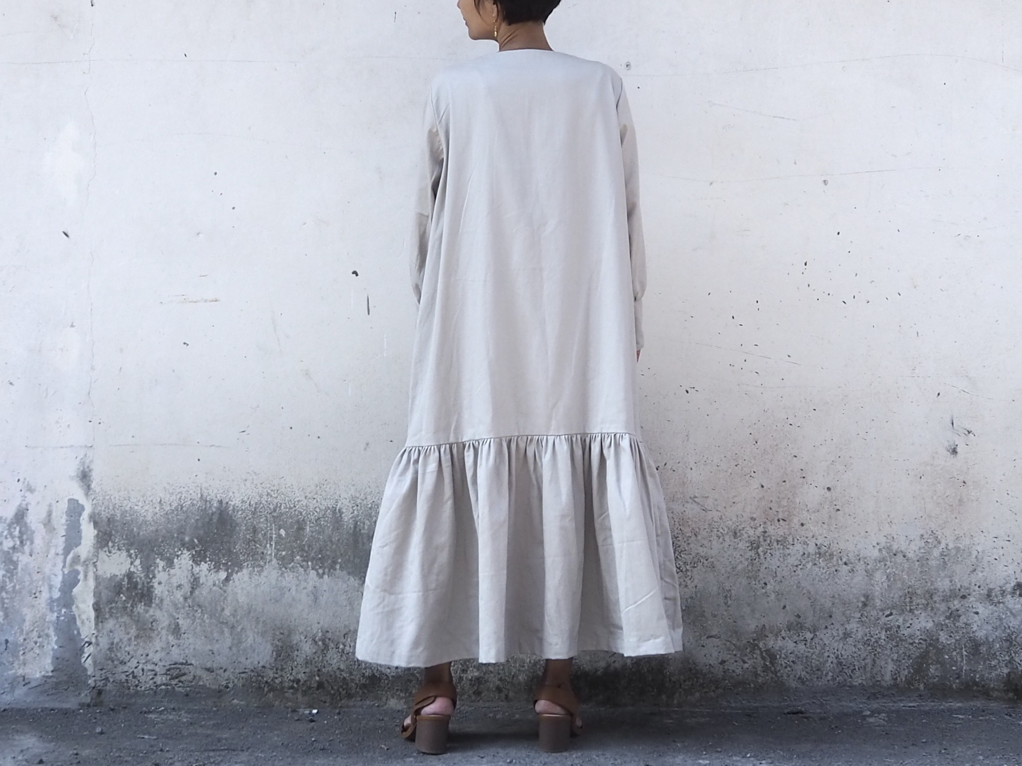 アイボリー 袖口 貝ボタン ローウエストギャザーワンピース 4カラー Iichi ハンドメイド クラフト作品 手仕事品の通販