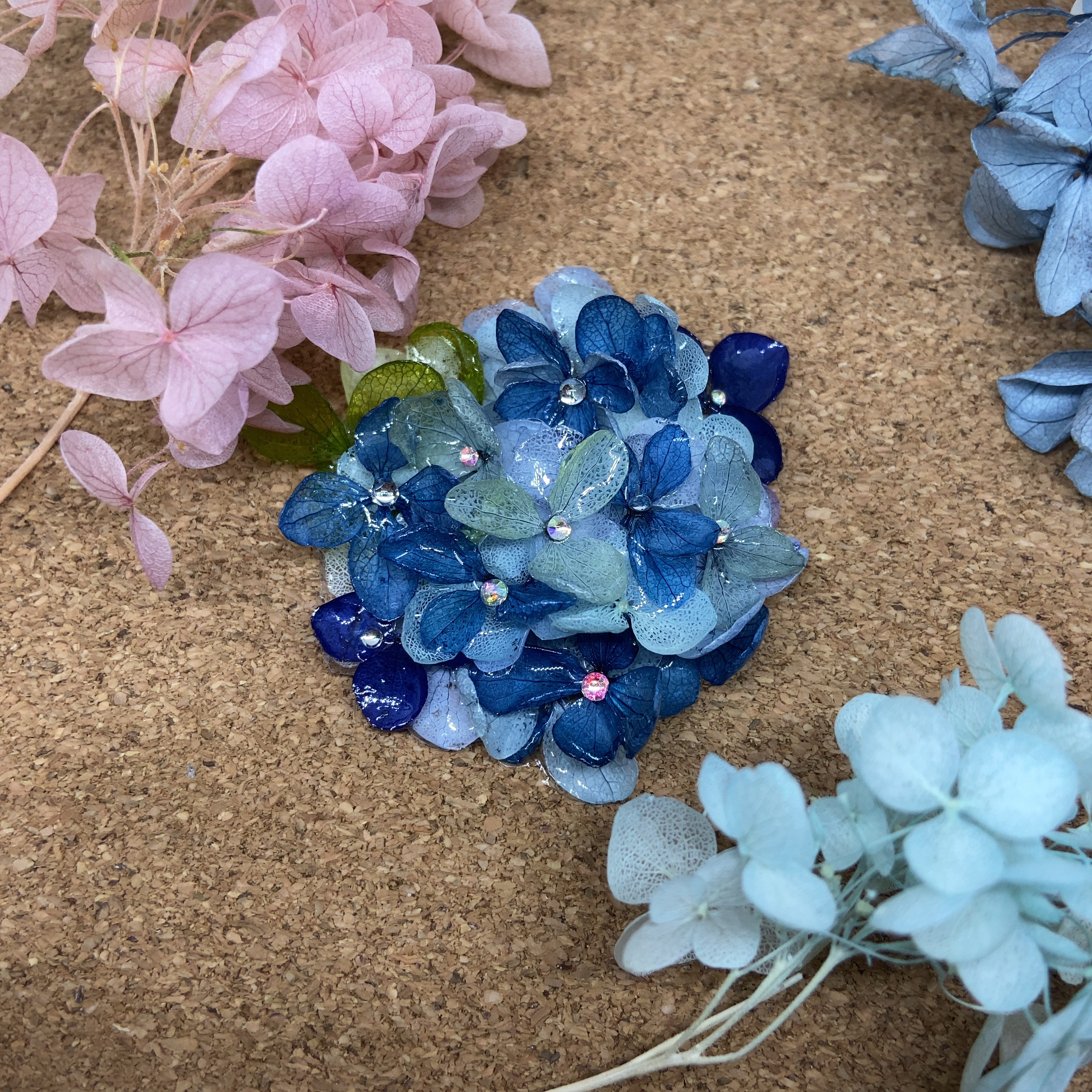 ギフトにも プリザーブドフラワーの紫陽花そのままブローチで Iichi ハンドメイド クラフト作品 手仕事品の通販