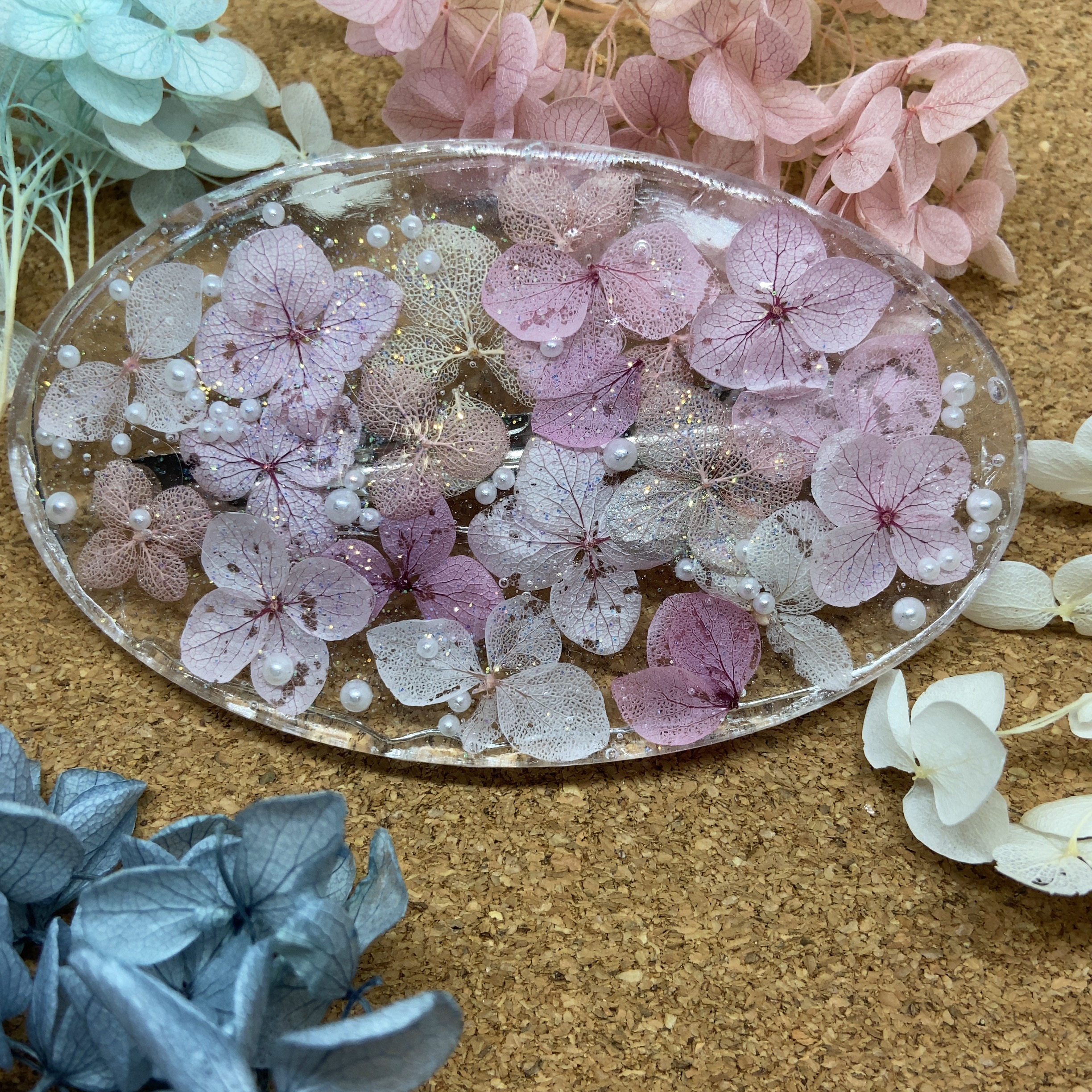 水面に落ちた紫陽花の花のバレッタ お色相談受付あり Iichi ハンドメイド クラフト作品 手仕事品の通販
