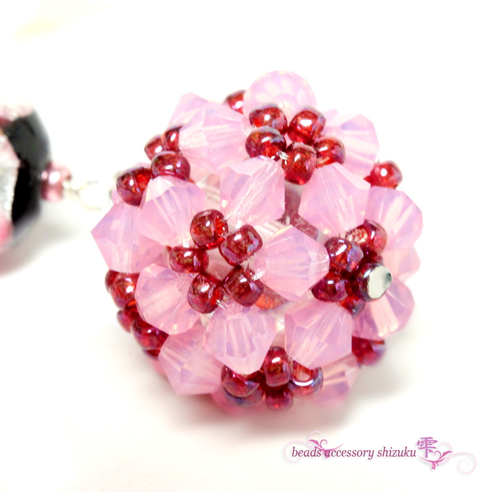 ホタル玉ビーズボールストラップ 黒ピンク Iichi ハンドメイド クラフト作品 手仕事品の通販