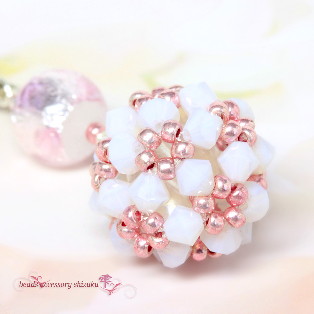 ホタル玉ビーズボールストラップ 白ピンク Iichi ハンドメイド クラフト作品 手仕事品の通販