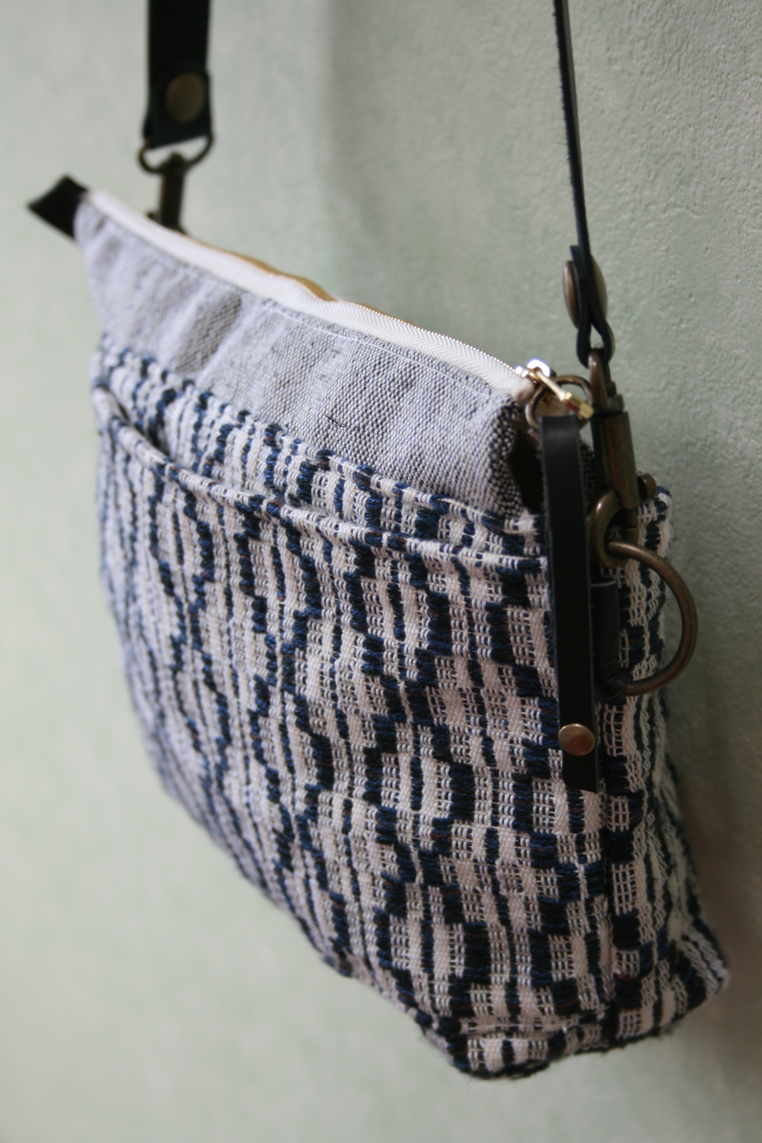 北欧手織りショルダーバッグ（ネイビー） | iichi ハンドメイド 