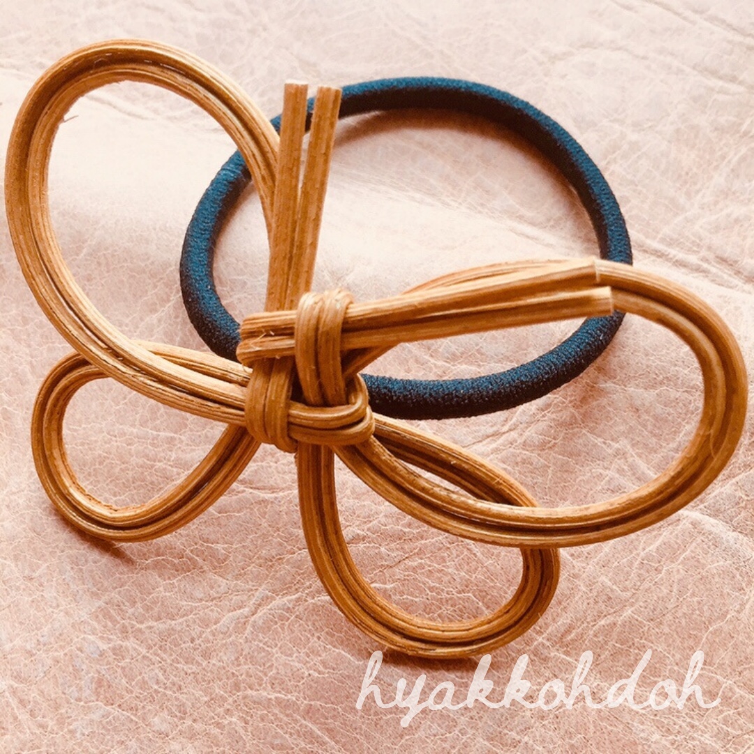 ラタンの叶蝶ヘアゴム ブラウン 籐編みアクセサリー Iichi ハンドメイド クラフト作品 手仕事品の通販