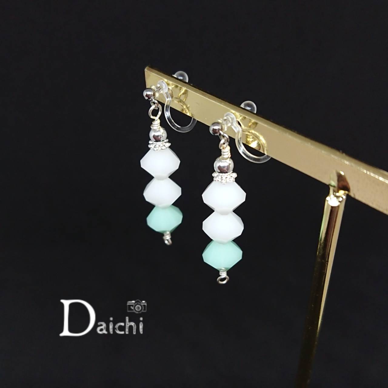 涼しげで可愛い イヤリング ノンホールピアス ピアス スワロフスキー 夏 シンプル ホワイト ミントグリーン D 0567 Iichi ハンドメイド クラフト作品 手仕事品の通販