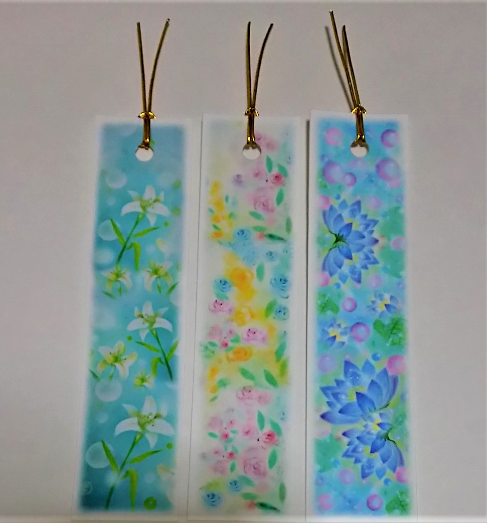 初夏の花の栞 しおり 3種のパステルアートのブックマーク 百合 バラ 睡蓮 Iichi ハンドメイド クラフト作品 手仕事品の通販