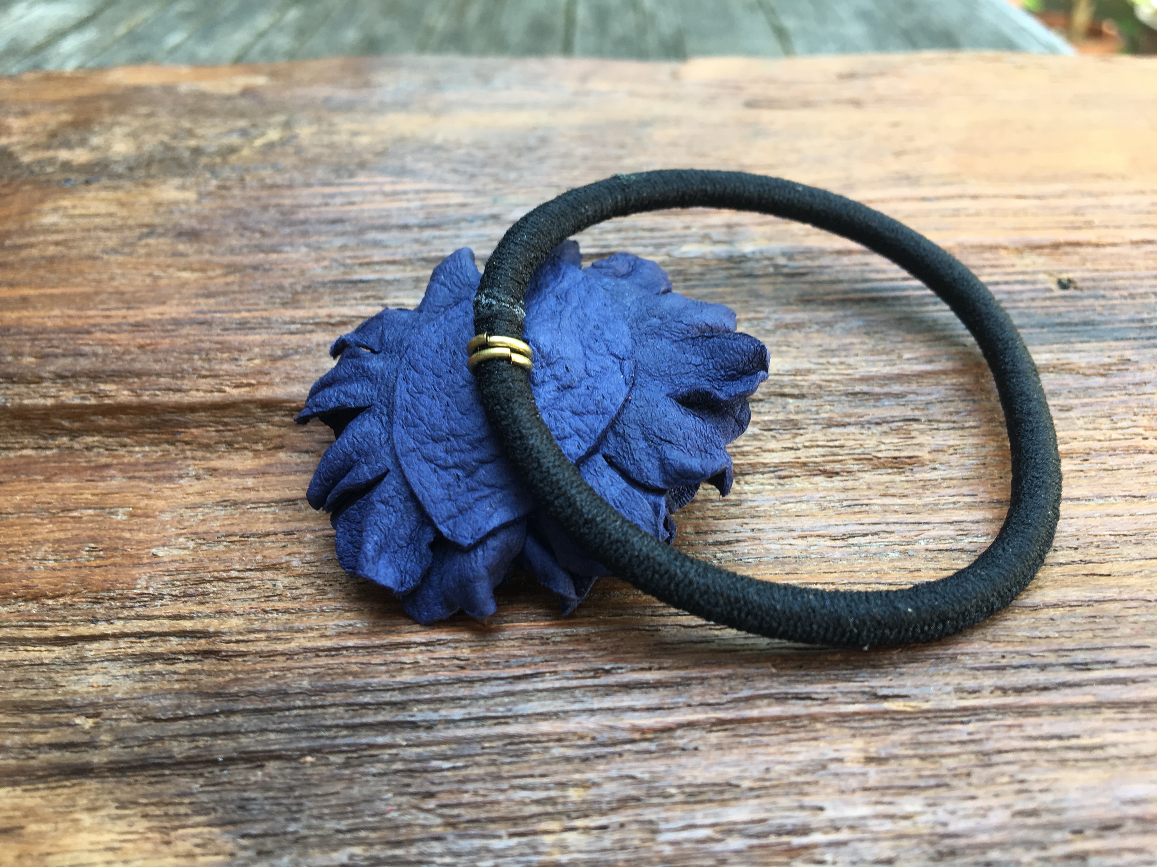 革花のヘアゴム Mspサイズ 紺 2 Iichi ハンドメイド クラフト作品 手仕事品の通販
