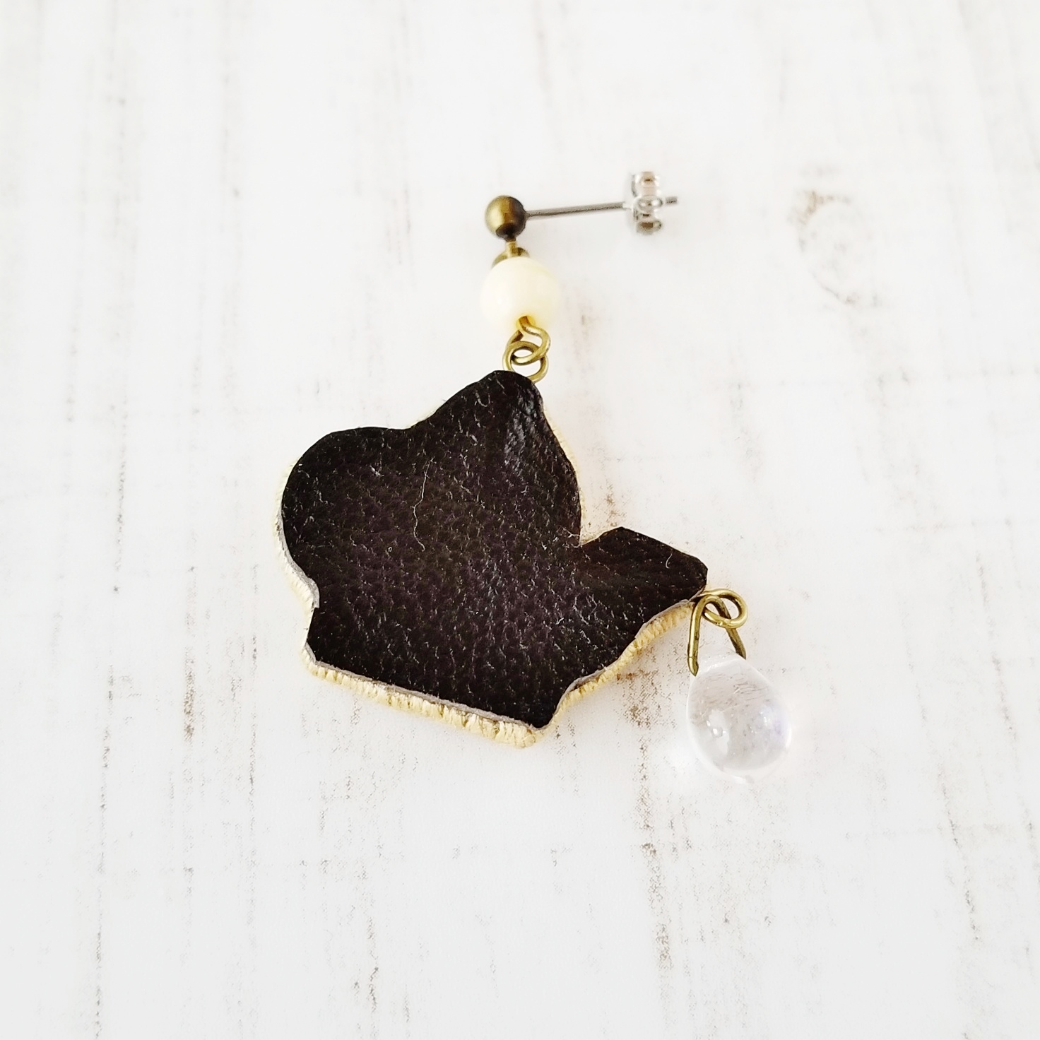 Cafeピアス イヤリング コーヒーポット 赤 刺しゅう アクセサリー Iichi ハンドメイド クラフト作品 手仕事品の通販