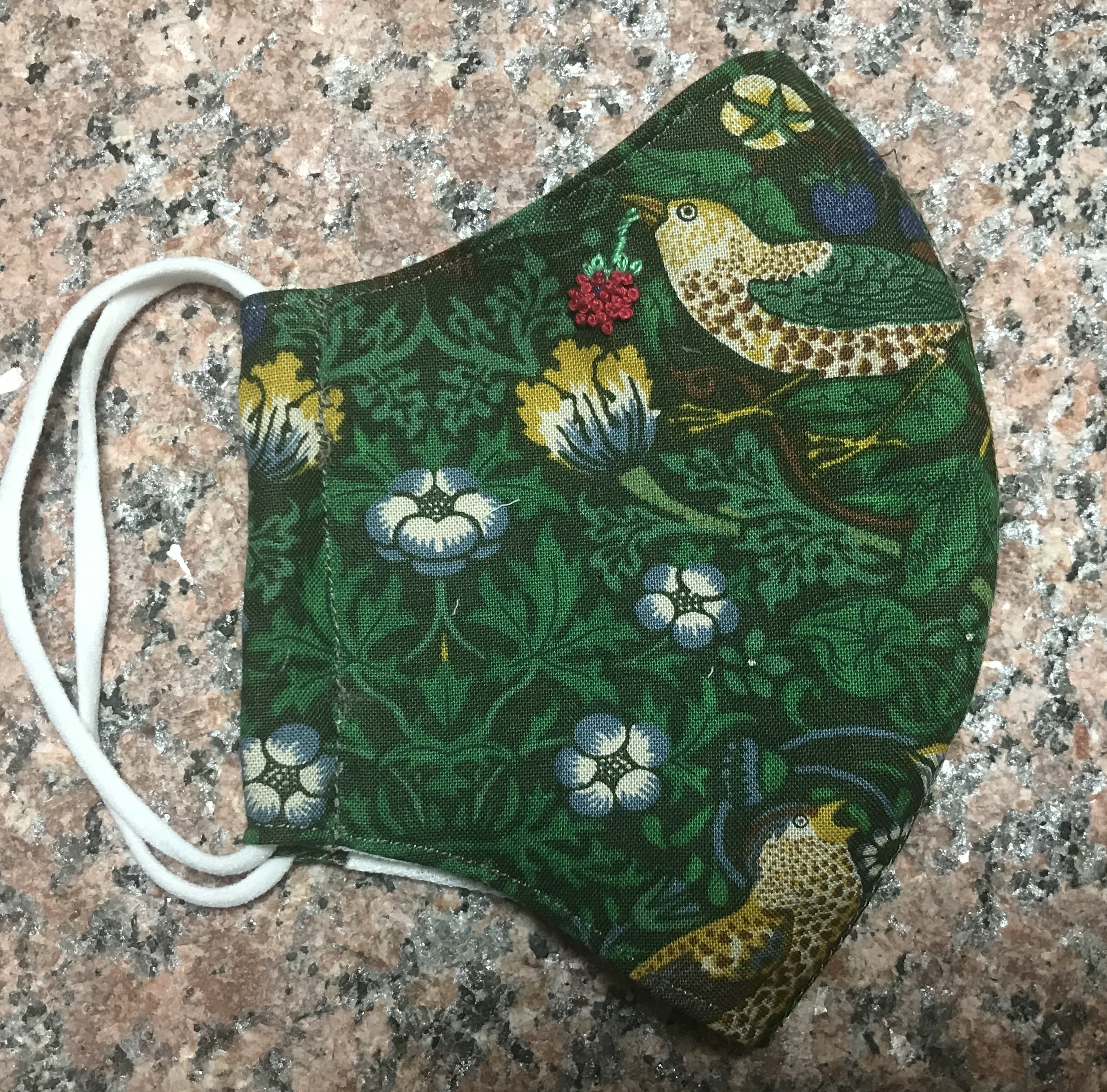 アゴまで隠れる立体マスク ウィリアム モリス イチゴ泥棒 フィルターポケットあり 1枚 Iichi ハンドメイド クラフト作品 手仕事品の通販