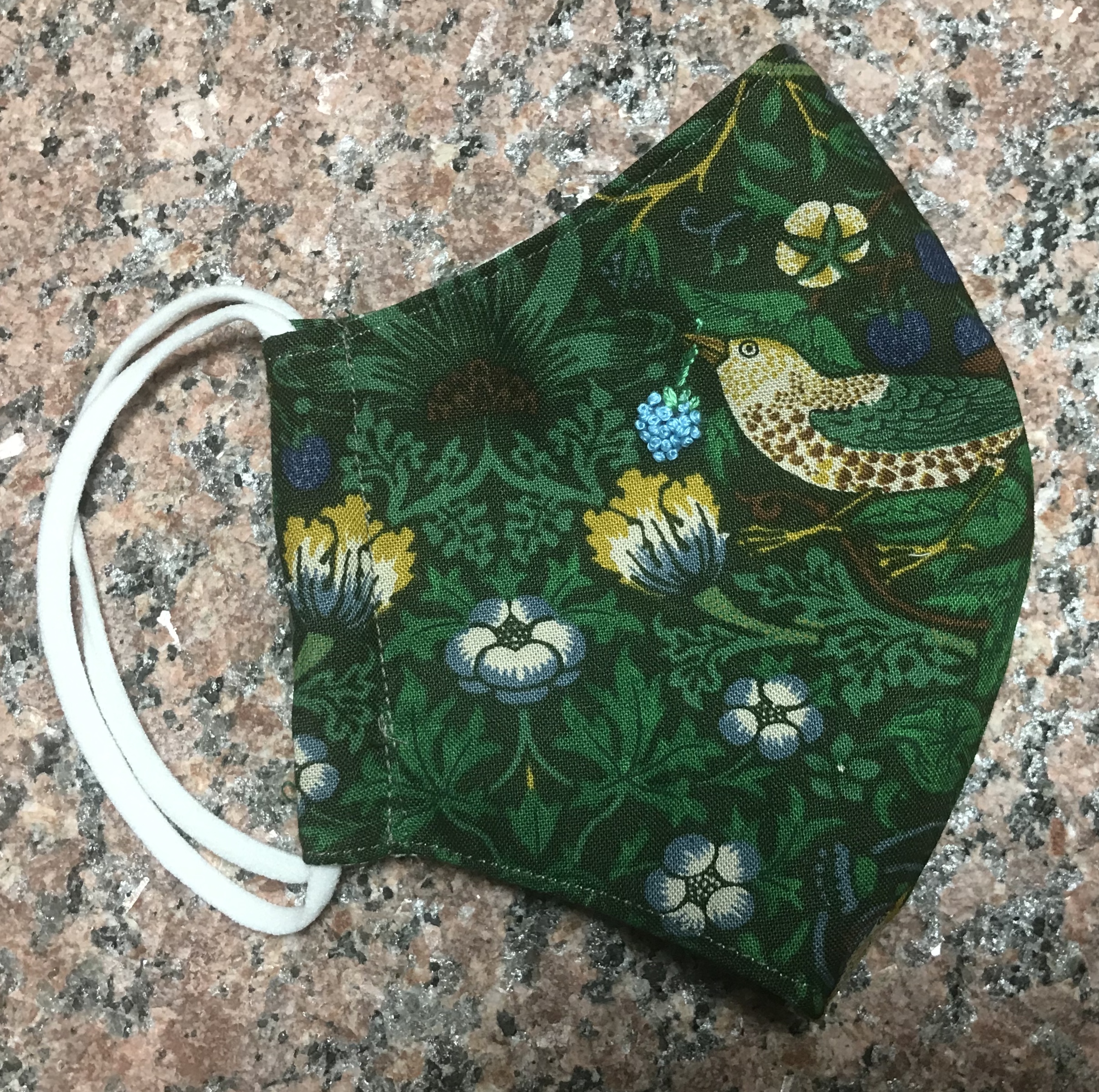 アゴまで隠れる立体マスク ウィリアム モリス イチゴ泥棒 フィルターポケットあり 1枚 Iichi ハンドメイド クラフト作品 手仕事品の通販