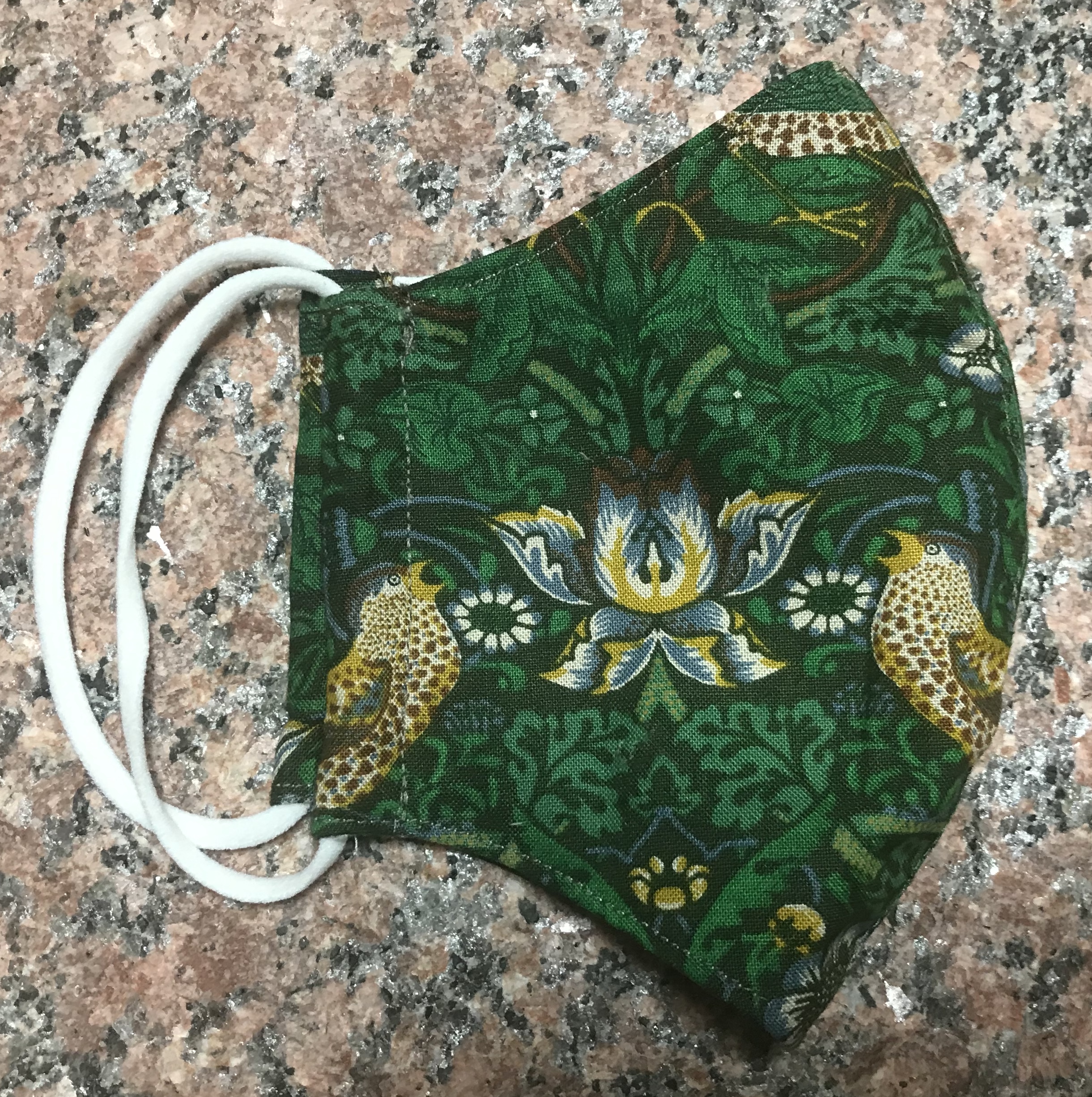 アゴまで隠れる立体マスク ウィリアム モリス イチゴ泥棒 フィルターポケットあり 1枚 Iichi ハンドメイド クラフト作品 手仕事品の通販