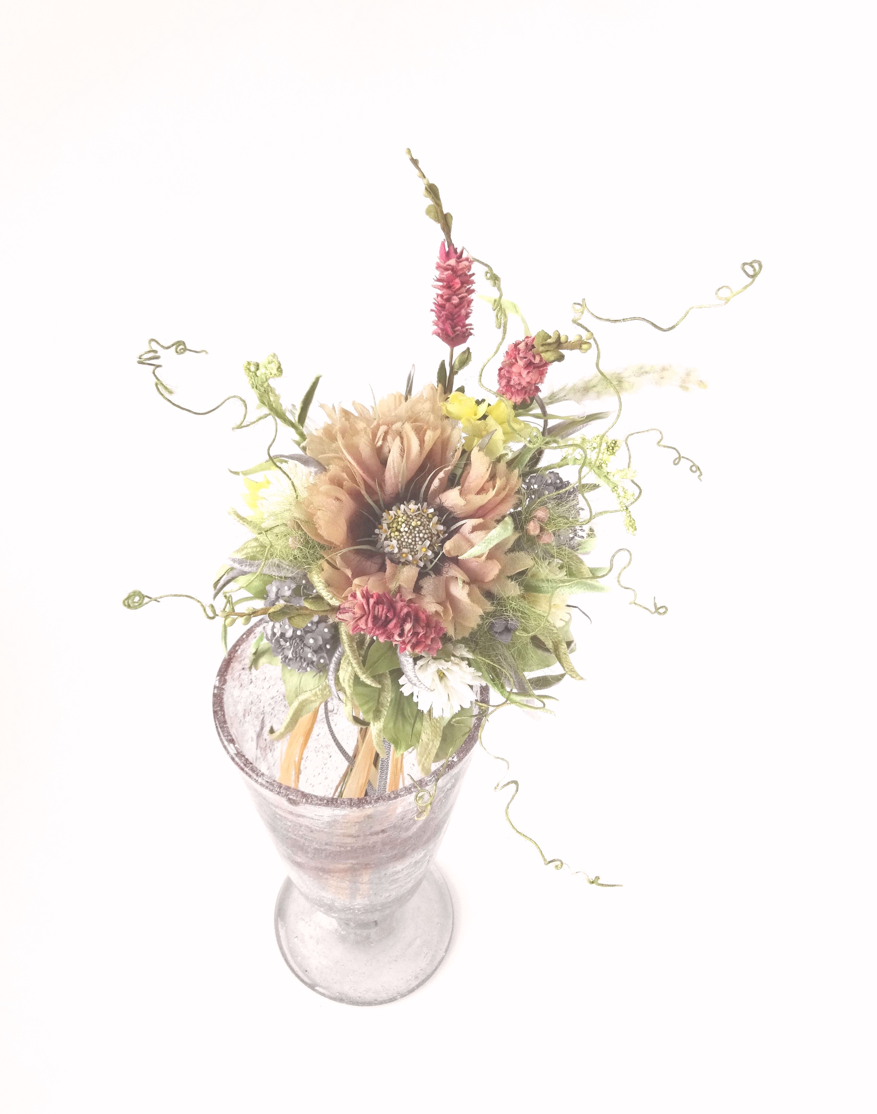 たくさんの野花にマツムシ草の花束仕立て シルクデシン製 ガラス花器 Iichi ハンドメイド クラフト作品 手仕事品の通販